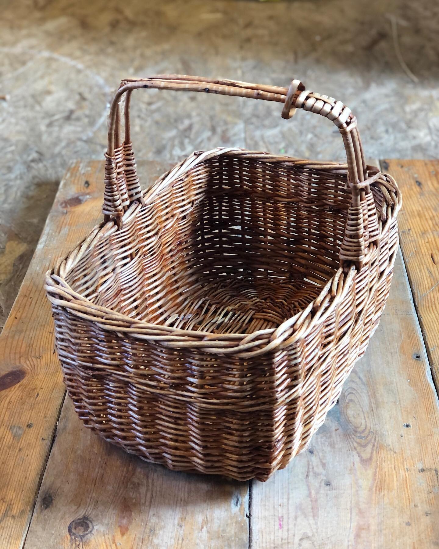 #repair job

delighted to fix the handle on this beautiful old basket that had belonged to my customer&rsquo;s mum. She had recently passed away but the basket held fond memories and the granddaughter liked to use it to go shopping like her gran did.