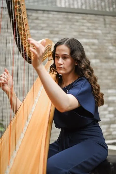 Harpist - Anwen Mai Thomas 