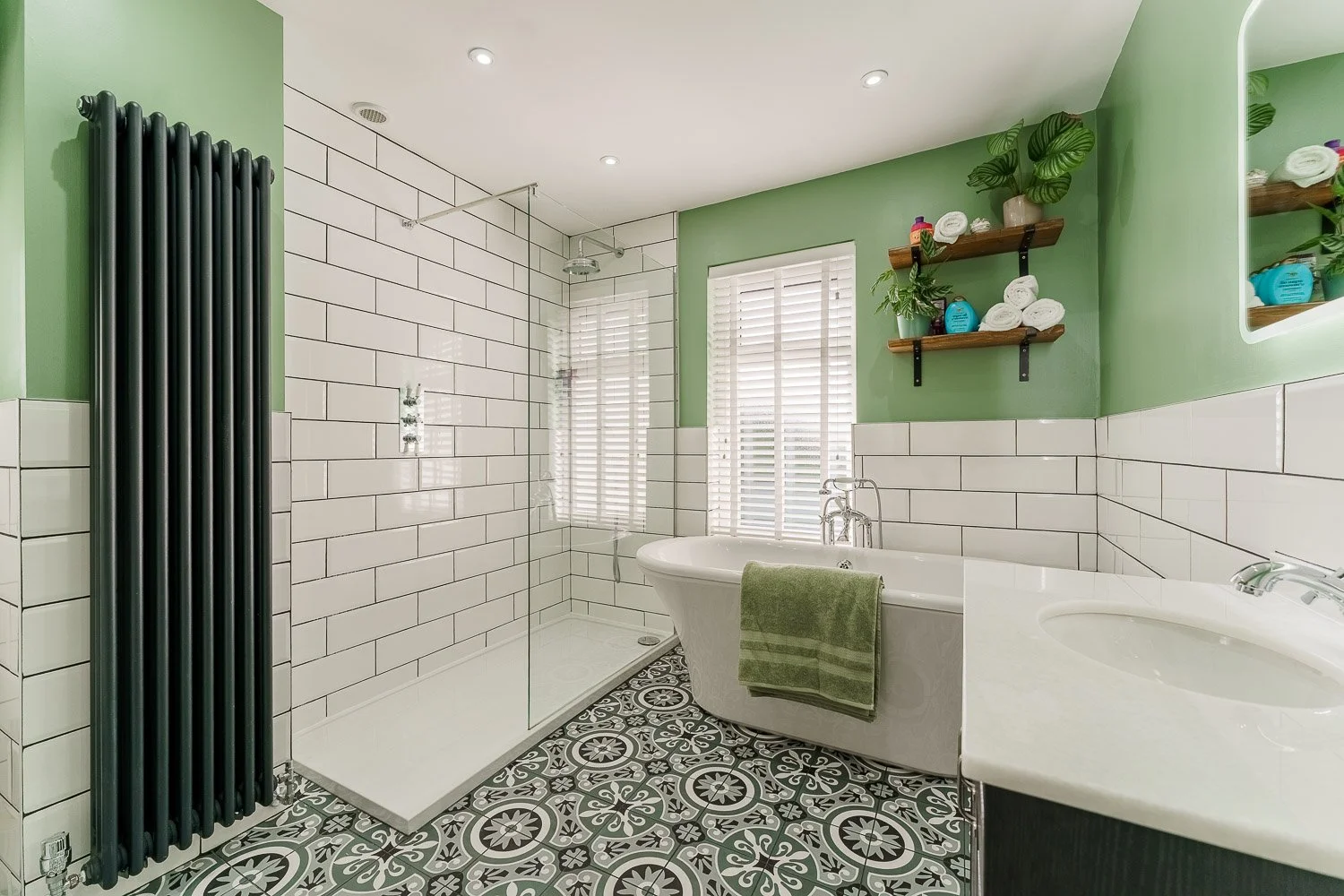 Bathroom photograph for real estate
