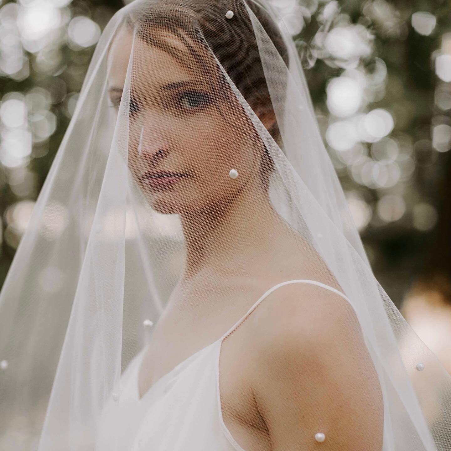 T H E  M A R G A U X  V E I L

The Margaux veil is daintily hand embroidered with freshwater pearls for a simple and elegant effect. Personalise yours with an embroidered touch such as your initials, wedding date, or anything at all that you feel wou