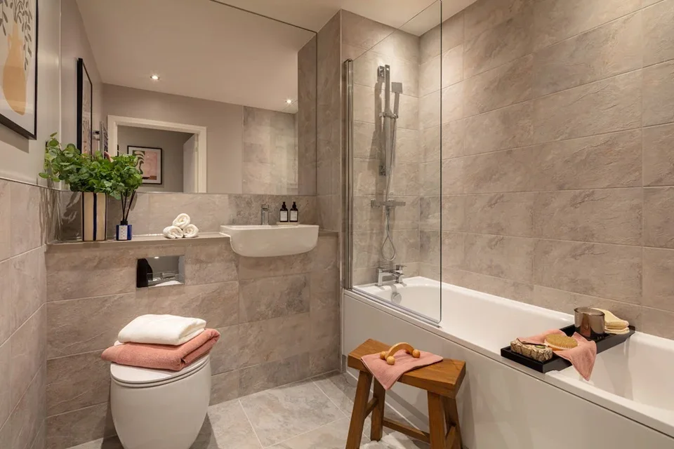 a-taylor-wimpey-bathroom-is-easy-to-keep-clean.webp
