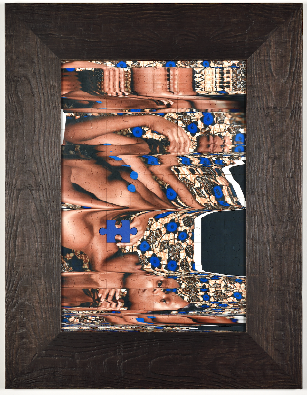 Faites vos Je III-02, 2023, Impression photographique sur pièces de puzzle en bois avec cadre en bois, 40 x 51 cm