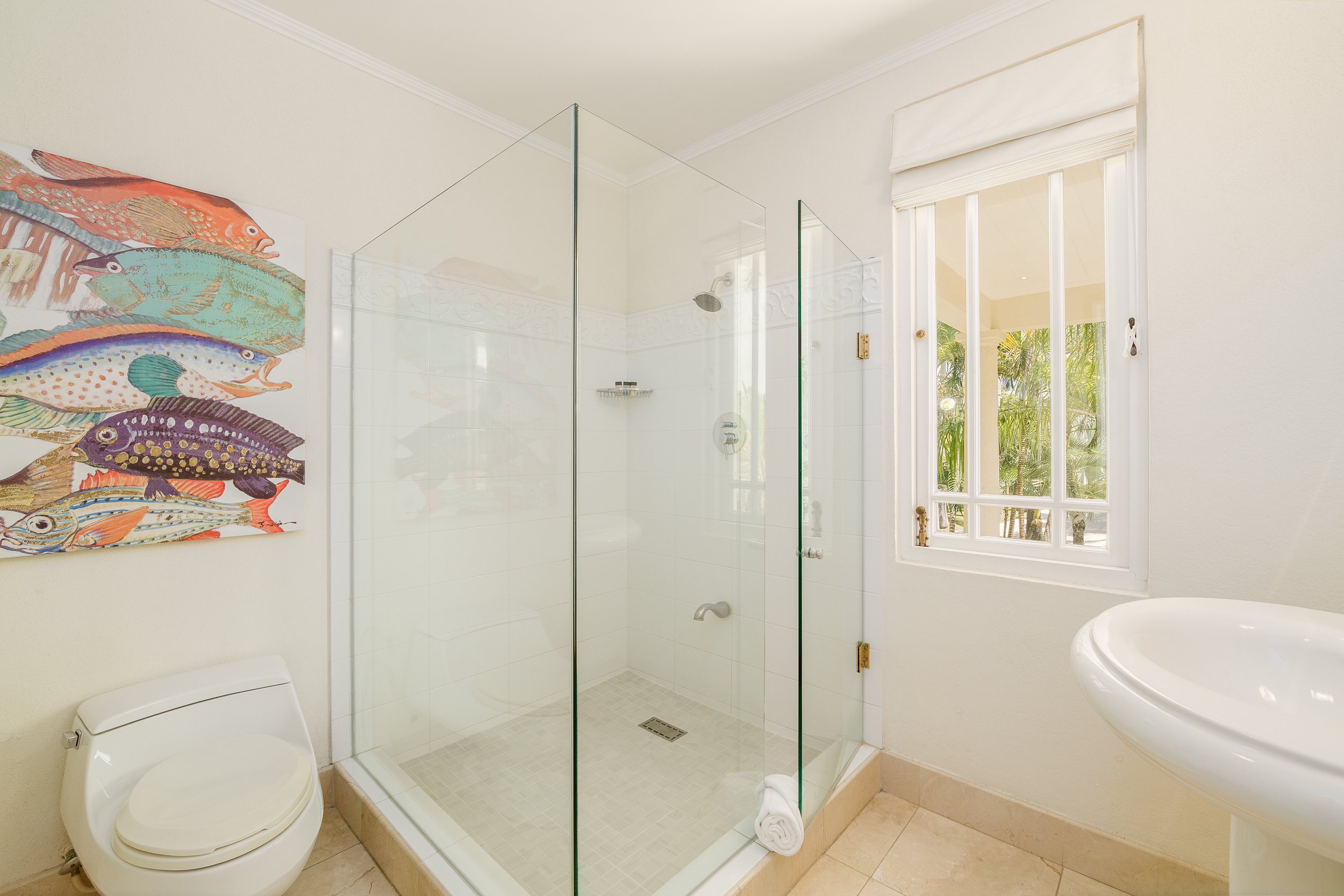 Green Monkey Room bathroom
