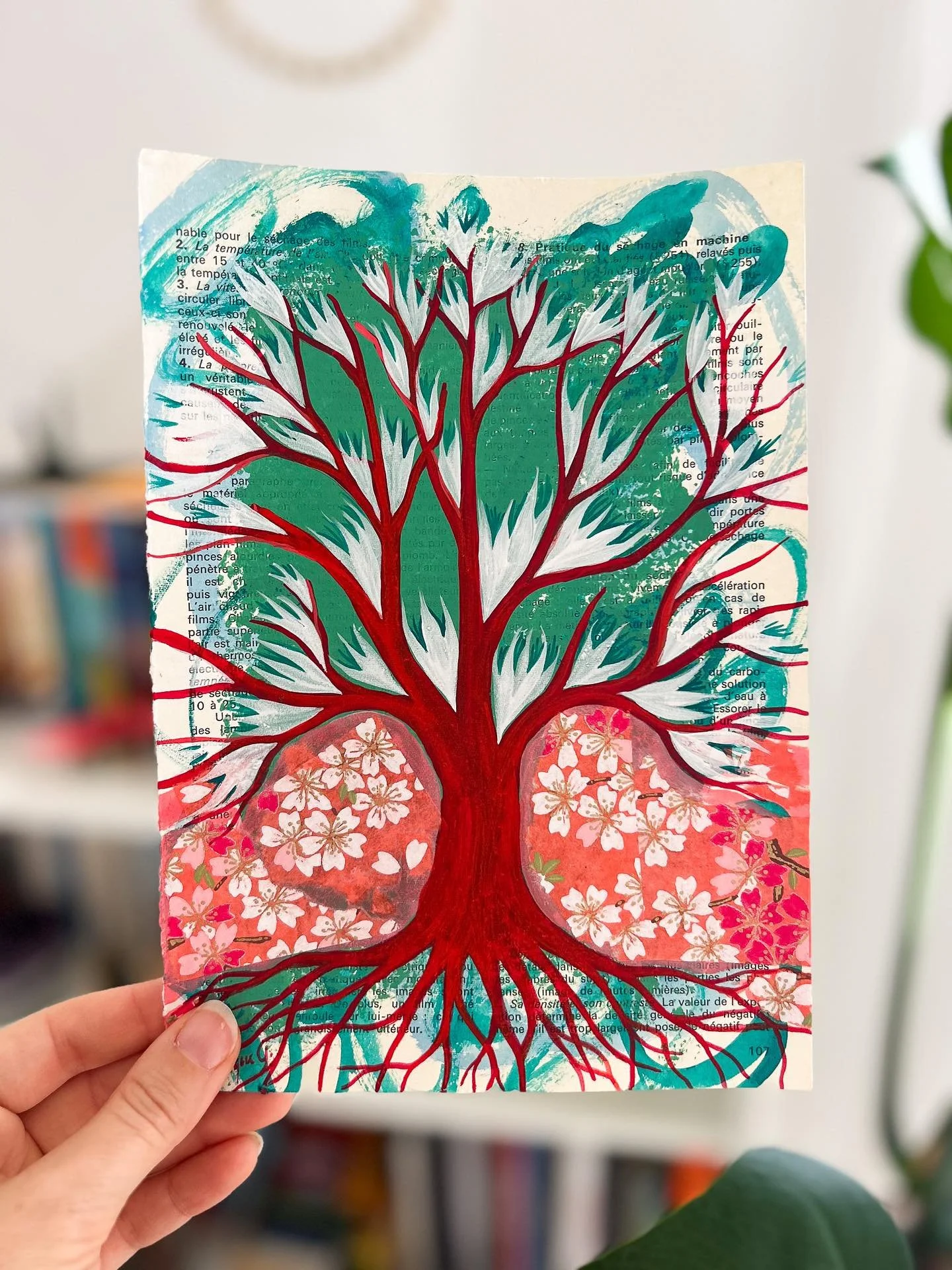 Bonjour 🍂
5 peintures sur pages anciennes, compos&eacute;es de papiers, de gouache acrylique et de collages sont &agrave; d&eacute;couvrir sur mon site internet. Il y a des formats petits et moyens, parfaits pour offrir ou apporter une touche color&