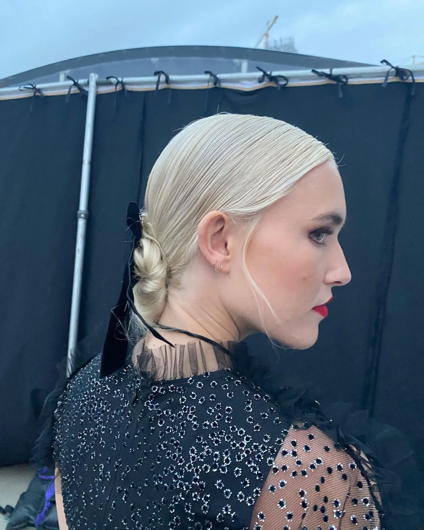 💕 platinum blonde on Carlotta for the Grammys 

Color by @sara_jhanne