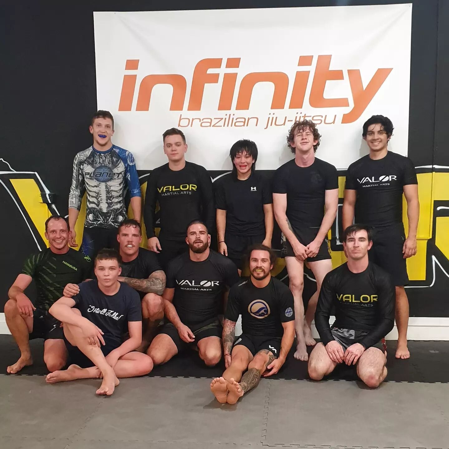 It's hump day but that doesn't mean you slack off ⚔

🔥 4.45pm Leg Locks
🔥 5.30pm Mixed Martial Arts

Valor offers a variety of different classes. 

◾ Mixed Martial Arts
◾ Brazilian Jiu Jitsu
◾ Muay Thai
◾ Wrestling

Challenge yourself today!

Conta