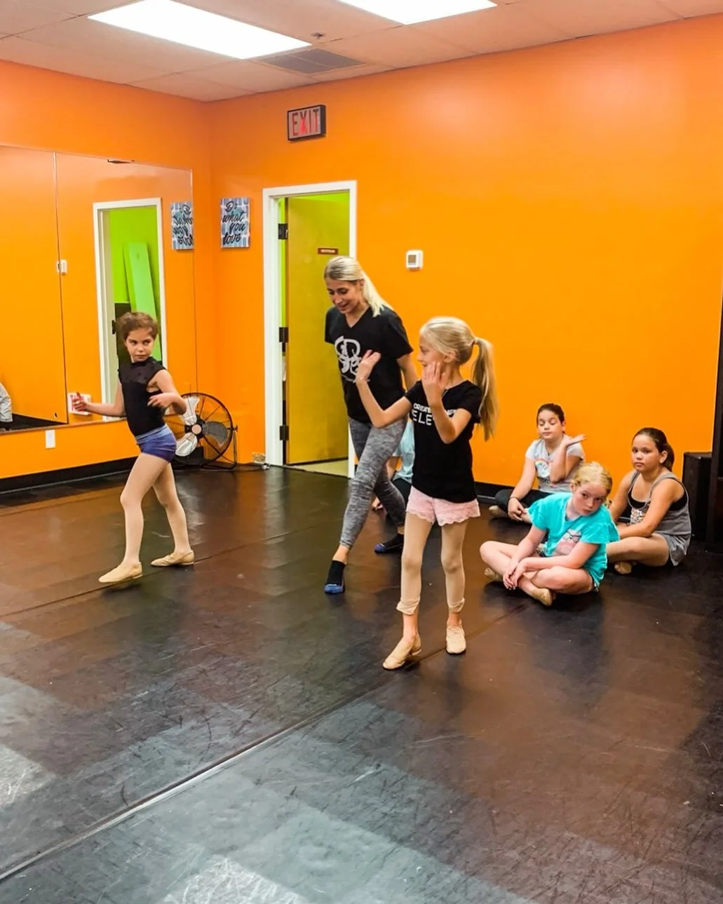 #ThrowBackThursday ⁉️Who knows what year this is? Better yet, tag a friend if you see them in this pic! 😜 

#sdcpafam #synergydancepa #synergydance
