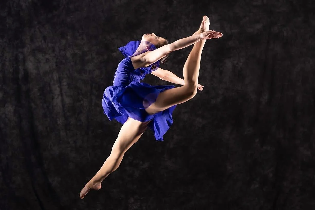 Happy Friday! This week flew by! Let the weekend begin! 

💃: @lilyfisher125 
📸: @artofdance.photo @casey.pagats 

#friday #dance #sdcpafam #synergydancepa #synergydance