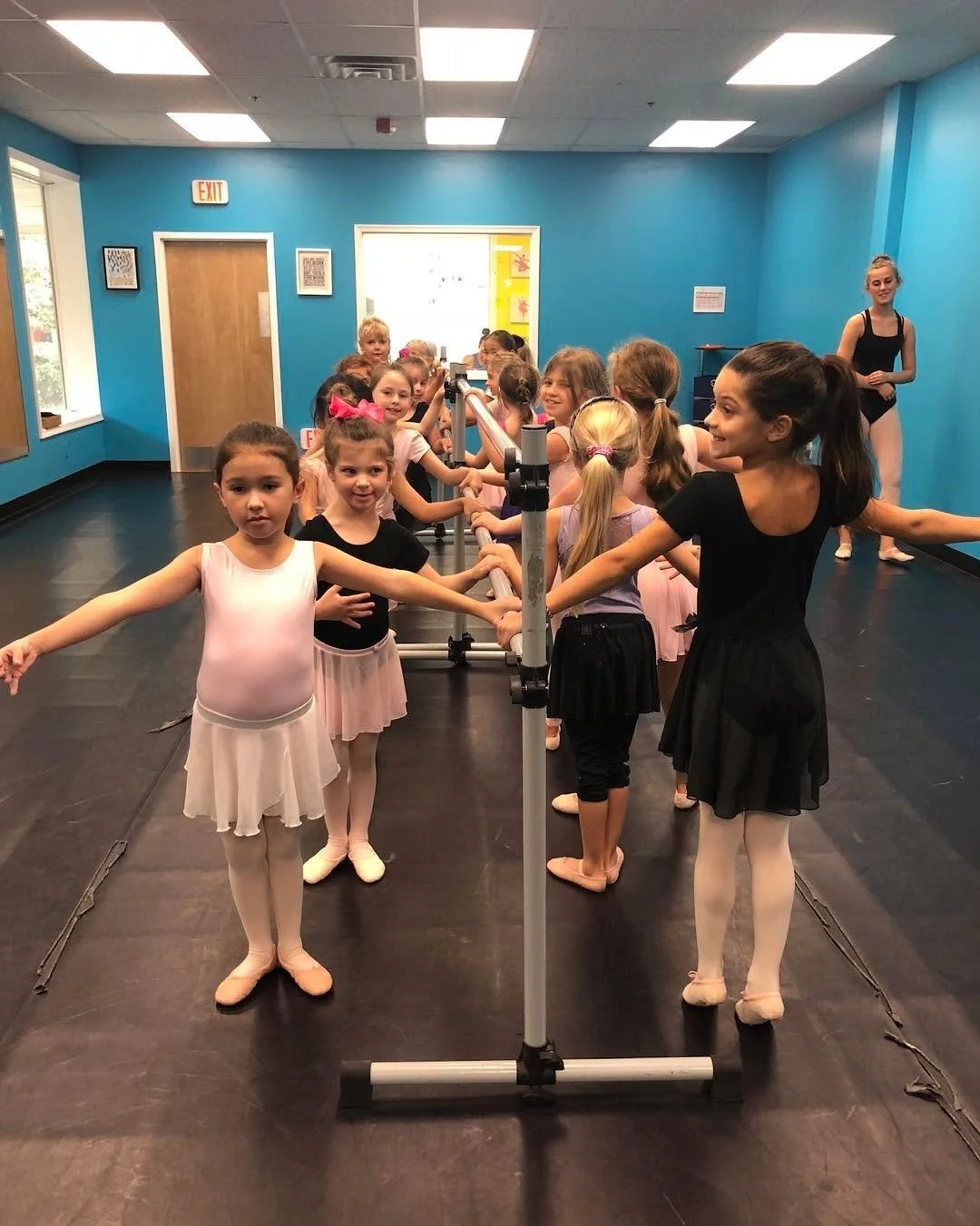 It&rsquo;s THURSDAY! Time for another THROWBACK! WHO do you spot!? 

#synergydance #sdcpafam #synergydancepa #throwbackthursday