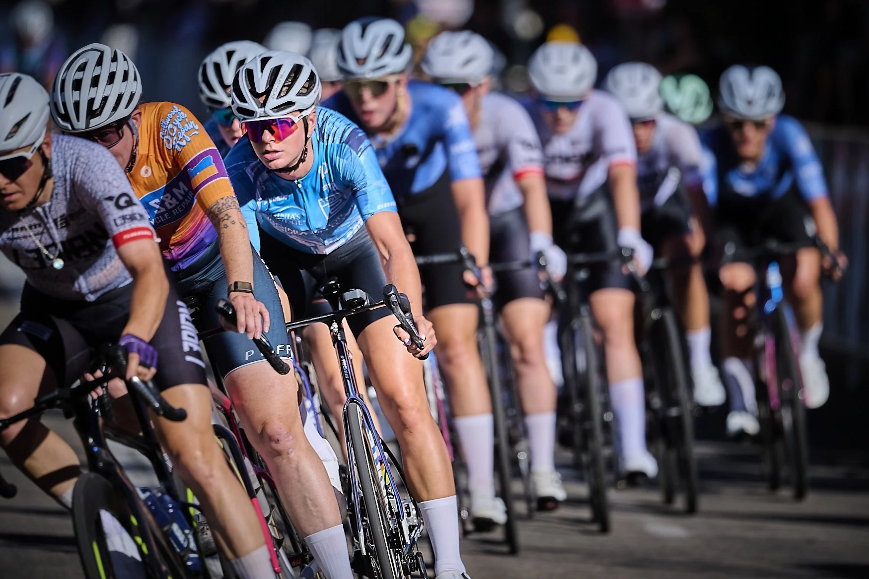 Photographing a Twilight Criterium bicycle race using Capture One for post processing