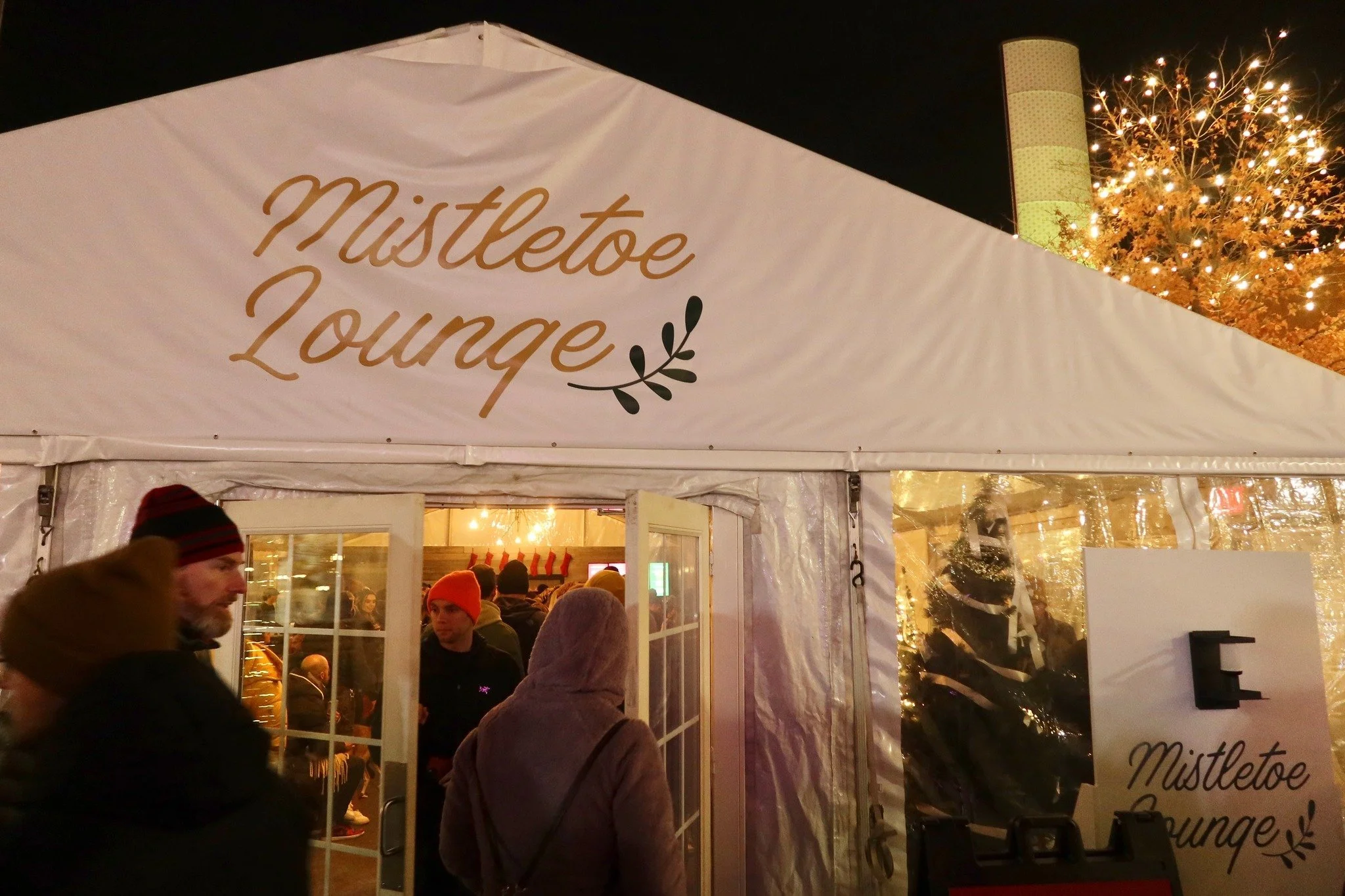 Mistletoe lounge