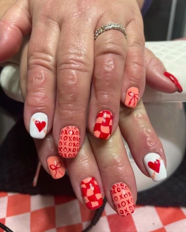 We're so excited to have @keeznailz at the Sanctuary!  Come get your nails done by her - you won't be disappointed! 

#sanctuaryselfie #sandyutah #nails #sanctuarydayspa #nailart
