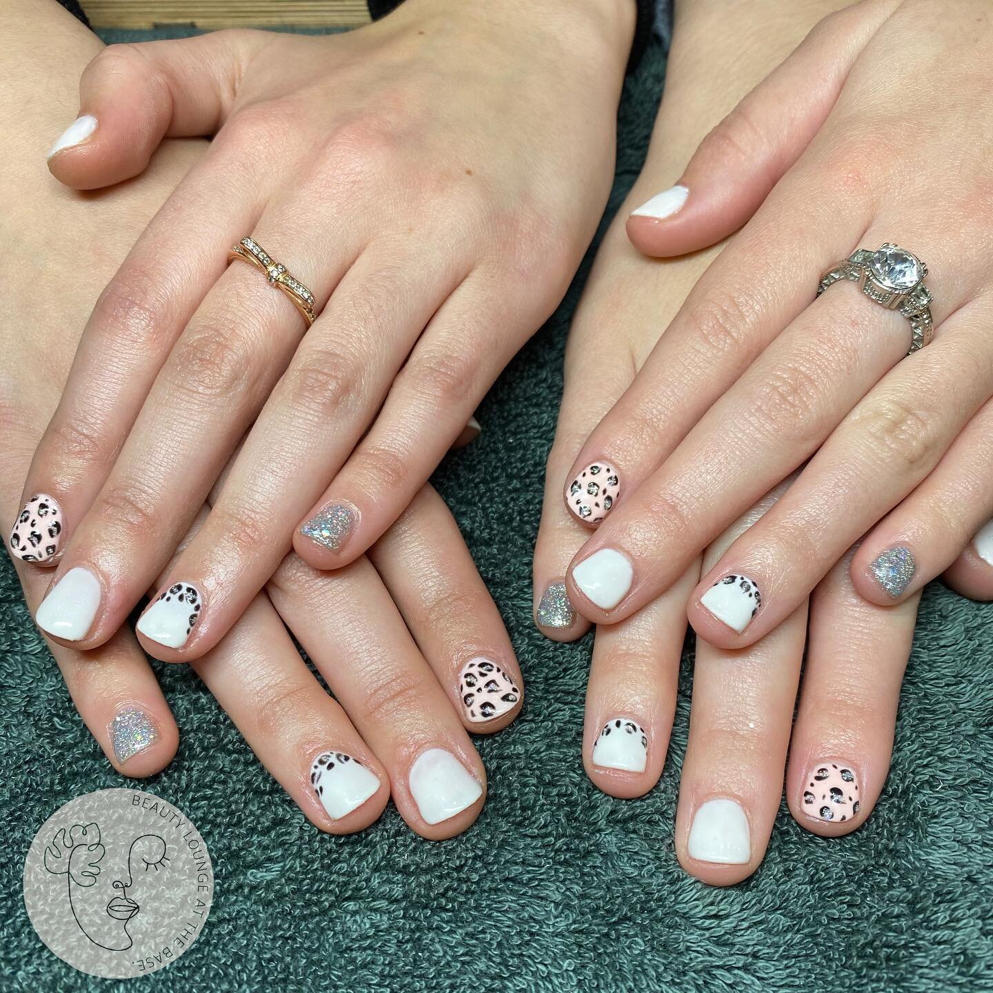 HALF TERM/HALLOWEEN OFFER🎃👻🖤
FREE nail art with every gel application 💅🏻
Book in quick, only available Wednesday, Thursday and Friday😁
Offer ends 6th November 🗓