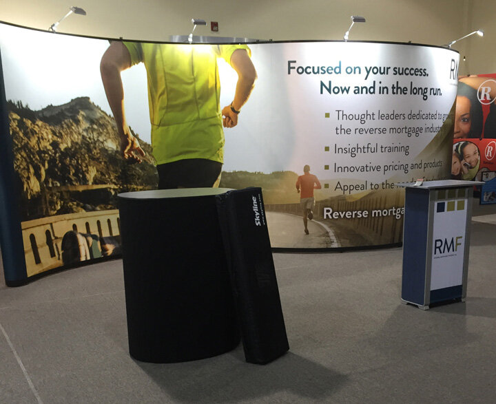 Tradeshow display (20' x 10' "Serpentine"): Long run