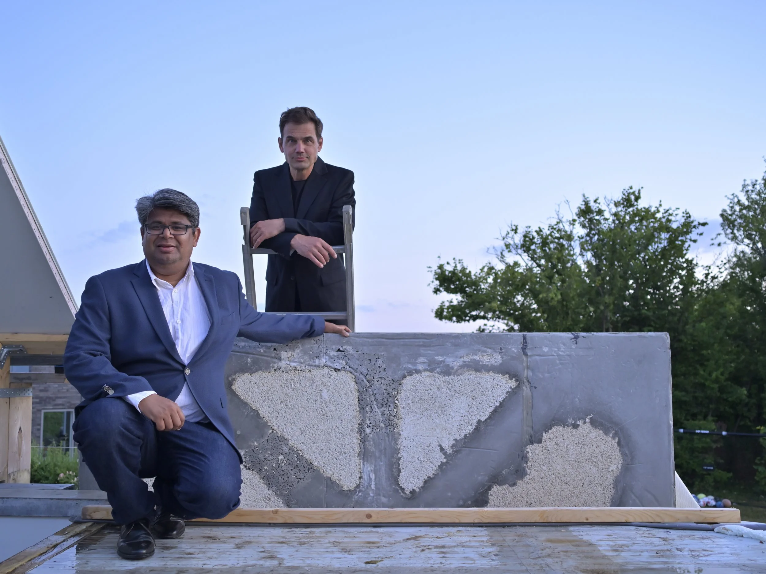 Ekotekt founders Abhishek Kumar Devjibhai and Mikael Høilund beside a HempCon 3D wall element in Denmark.