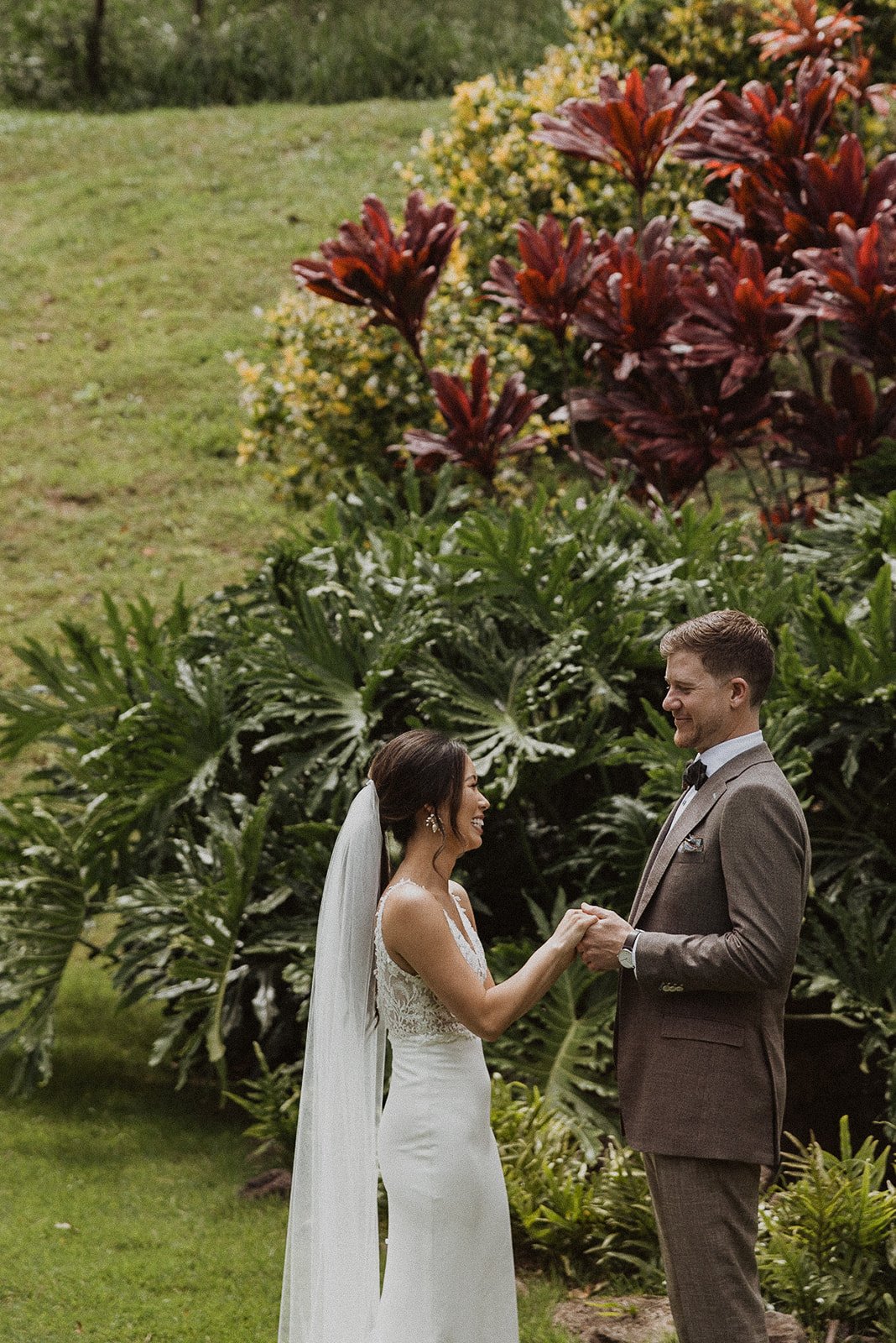 l-b-kualoa-ranch-wedding-0817.jpg