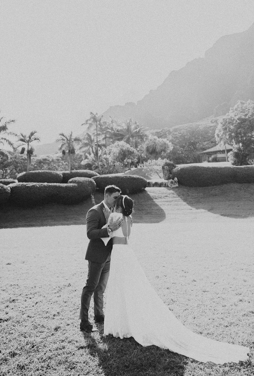 t-s-kualoa-ranch-hawaii-wedding-4120.jpg