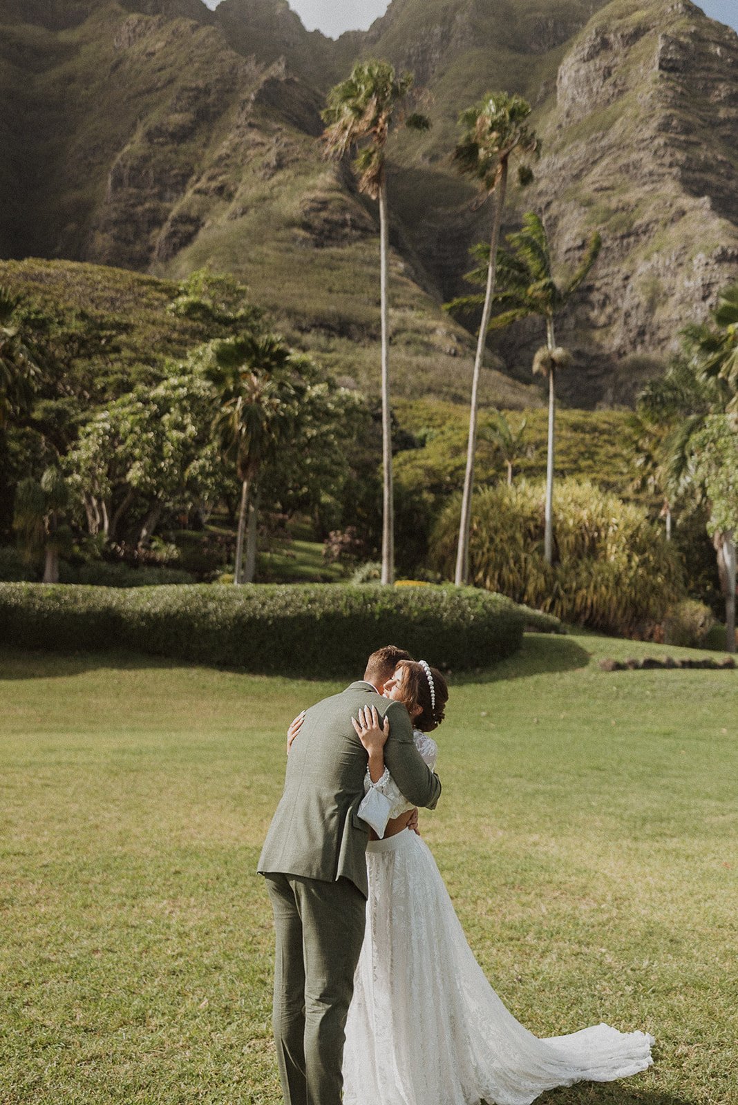 t-s-kualoa-ranch-hawaii-wedding-4135.jpg