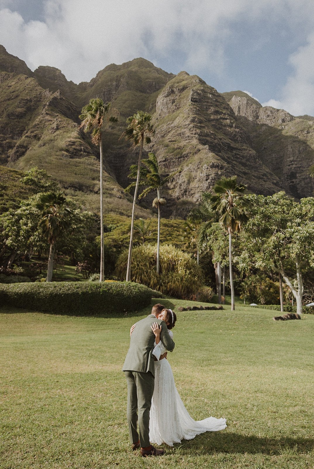 t-s-kualoa-ranch-hawaii-wedding-4139.jpg