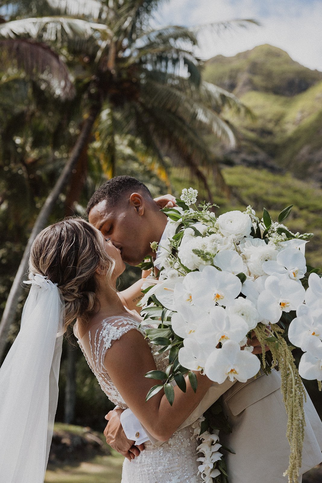 l-h-kualoa-ranch-wedding-6665 (1).jpg