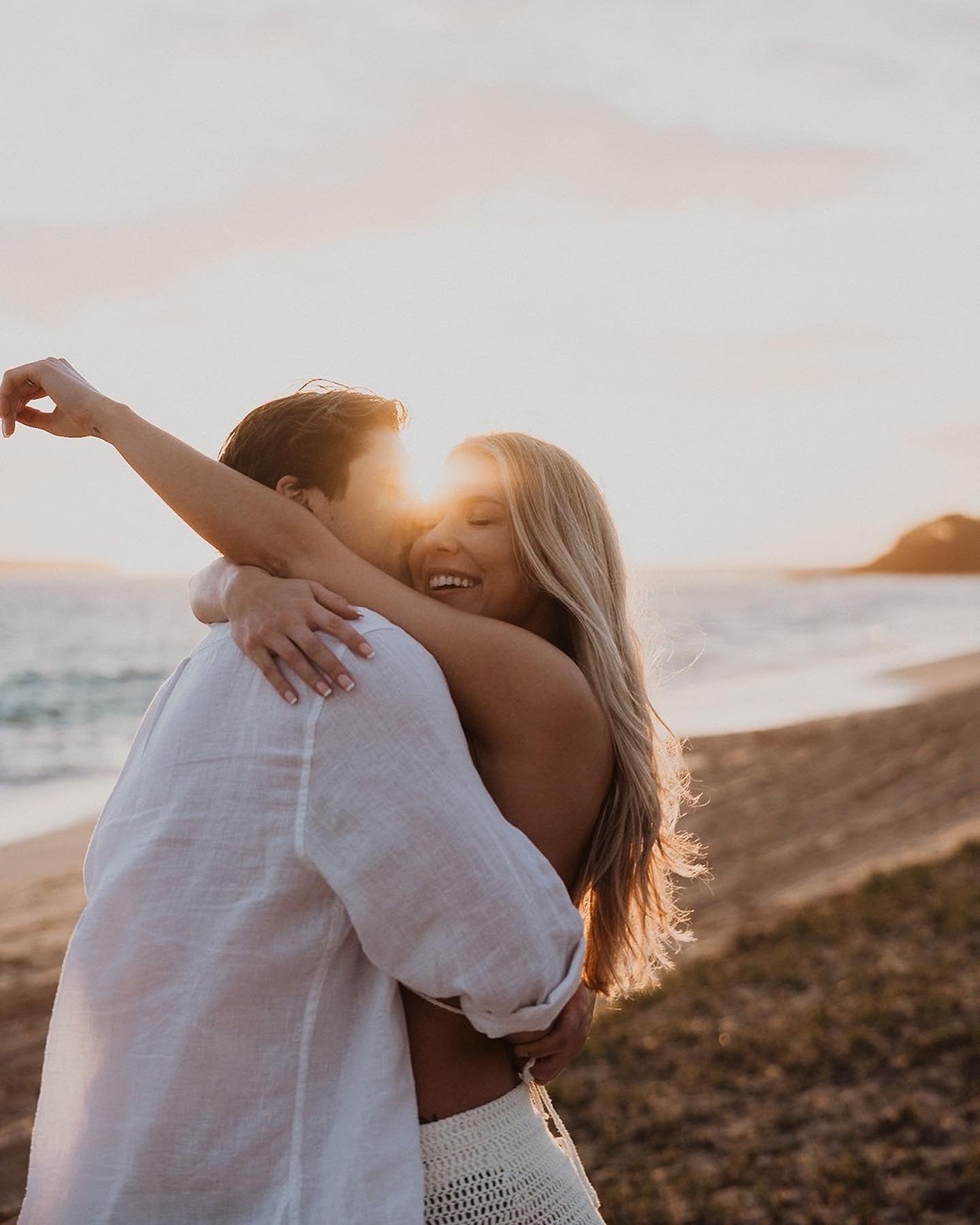 pov you book a pre-wedding day session 💘 swooning over this gorgeous wedding weekend in Maui! I flew in from oahu to shoot a sunset pre wedding sesh, flew back home for the night, and then flew right back the next morning to capture the sweetest and