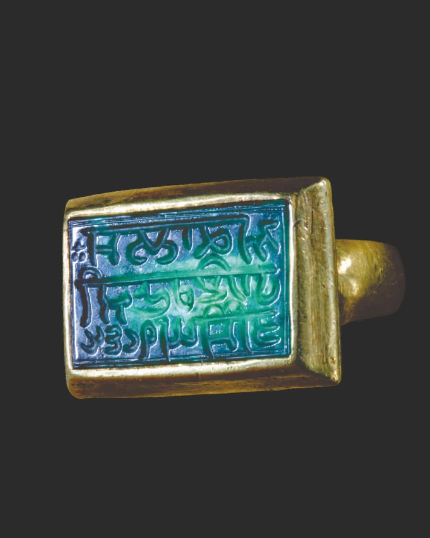 Seal ring (ਮੋਹਰ) of Maharajah Ranjit Singh, 1812-1813, India, Amritsar, Punjab state, Emerald and gold, Kapany Collection. 

The Gurmukhi inscription on the emerald reads: &ldquo;Akal Sahai, Ranjit Singh&rdquo; loosely translated as &lsquo;With the h