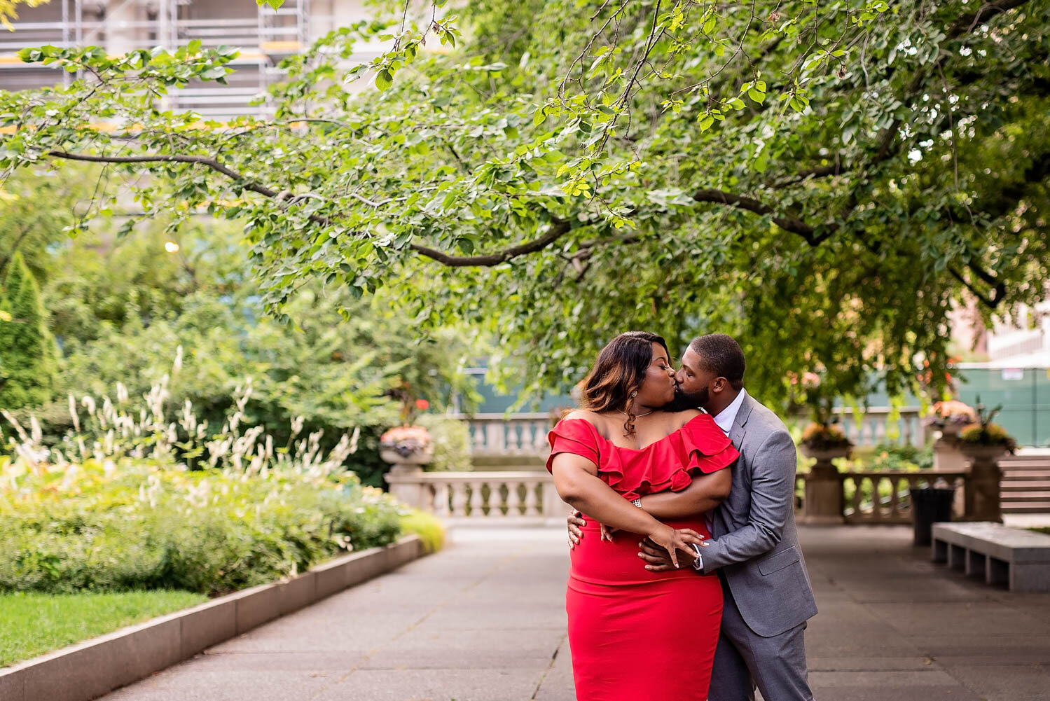 7-chicago-wedding-and-engagement-photographer-emily-melissa-photography-downtown-chicago-engagement-session-1992.jpg