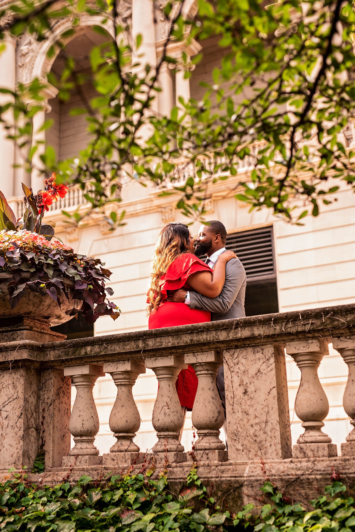 14-chicago-wedding-and-engagement-photographer-emily-melissa-photography-downtown-chicago-engagement-session-2173.jpg