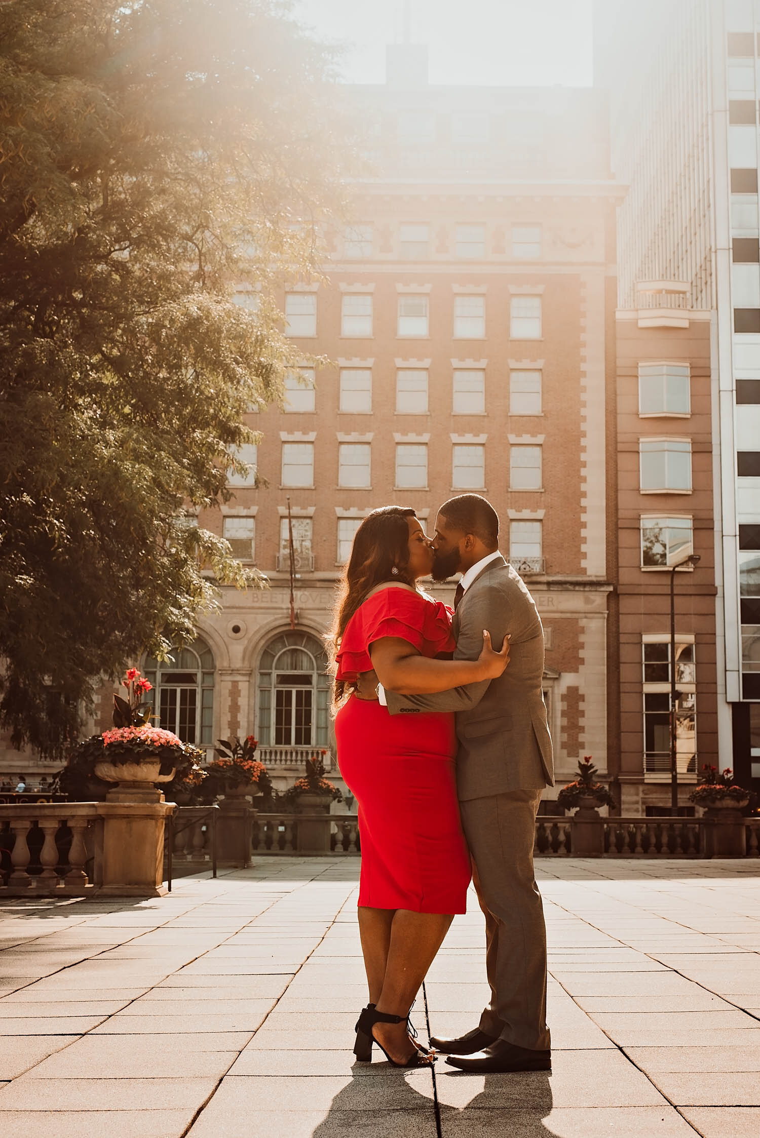 17-chicago-wedding-and-engagement-photographer-emily-melissa-photography-downtown-chicago-engagement-session-2223.jpg