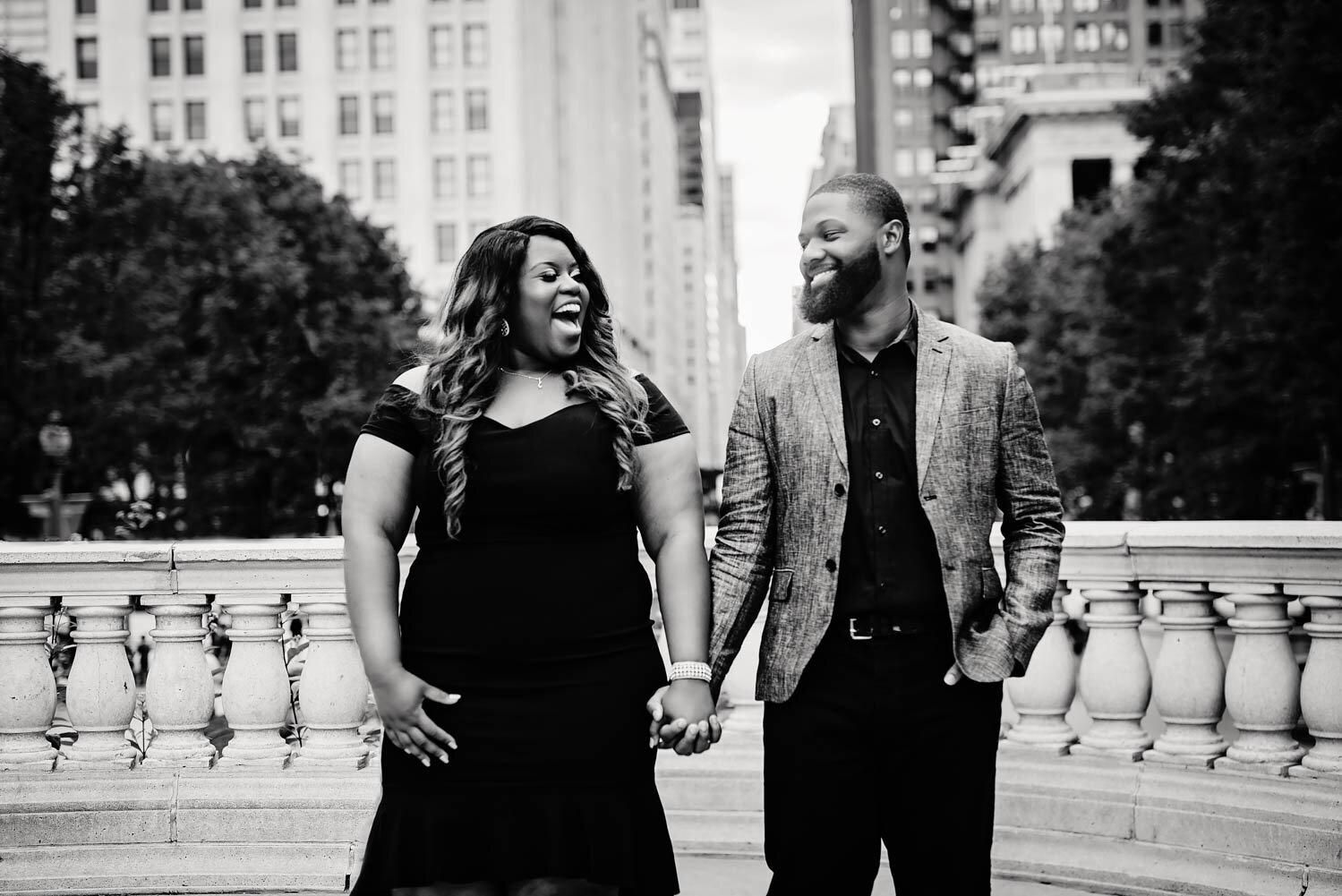 23-chicago-wedding-and-engagement-photographer-emily-melissa-photography-downtown-chicago-engagement-session-2328.jpg