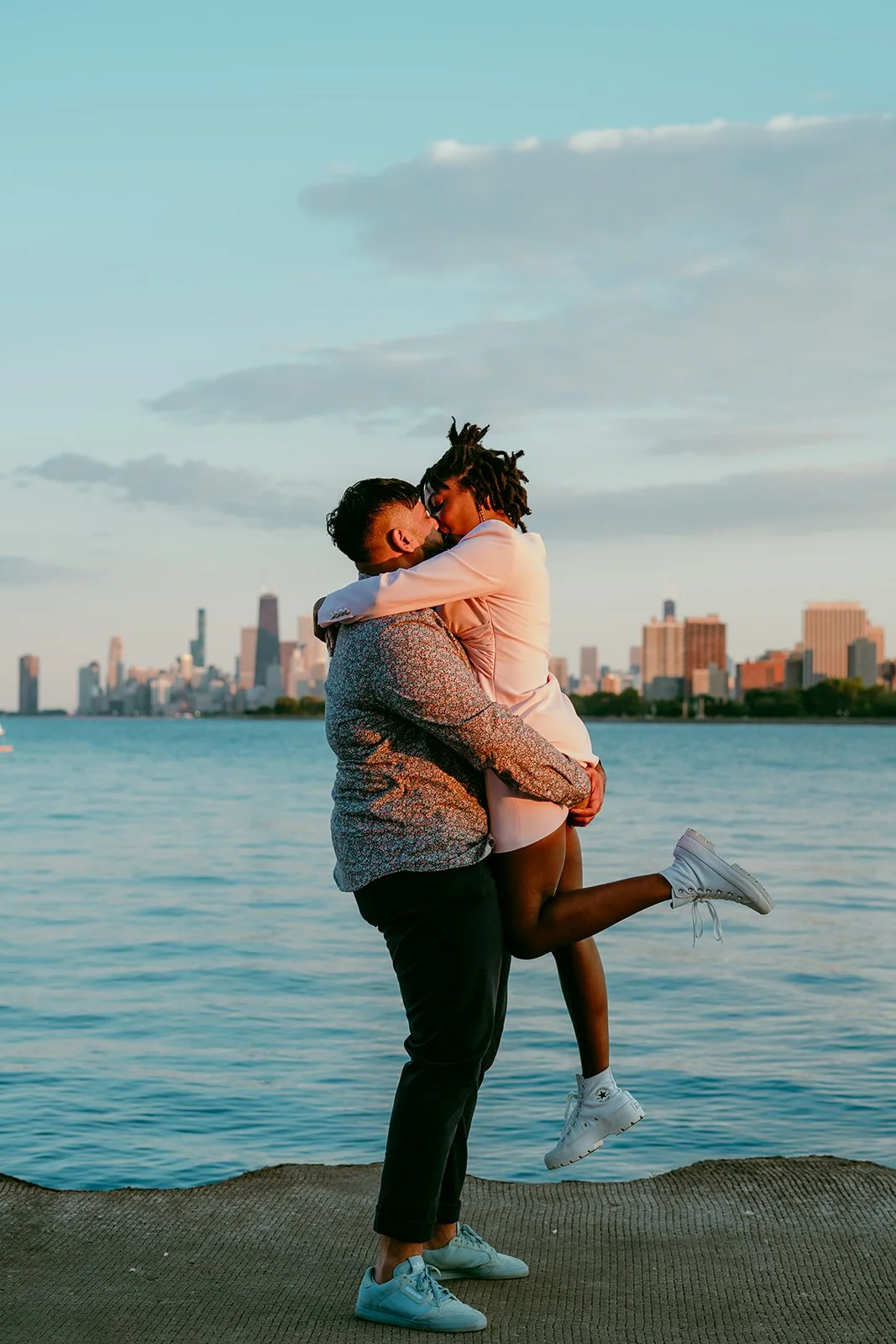 chicago-wedding-photographer-engagement-session-at-lakefront-8.jpg
