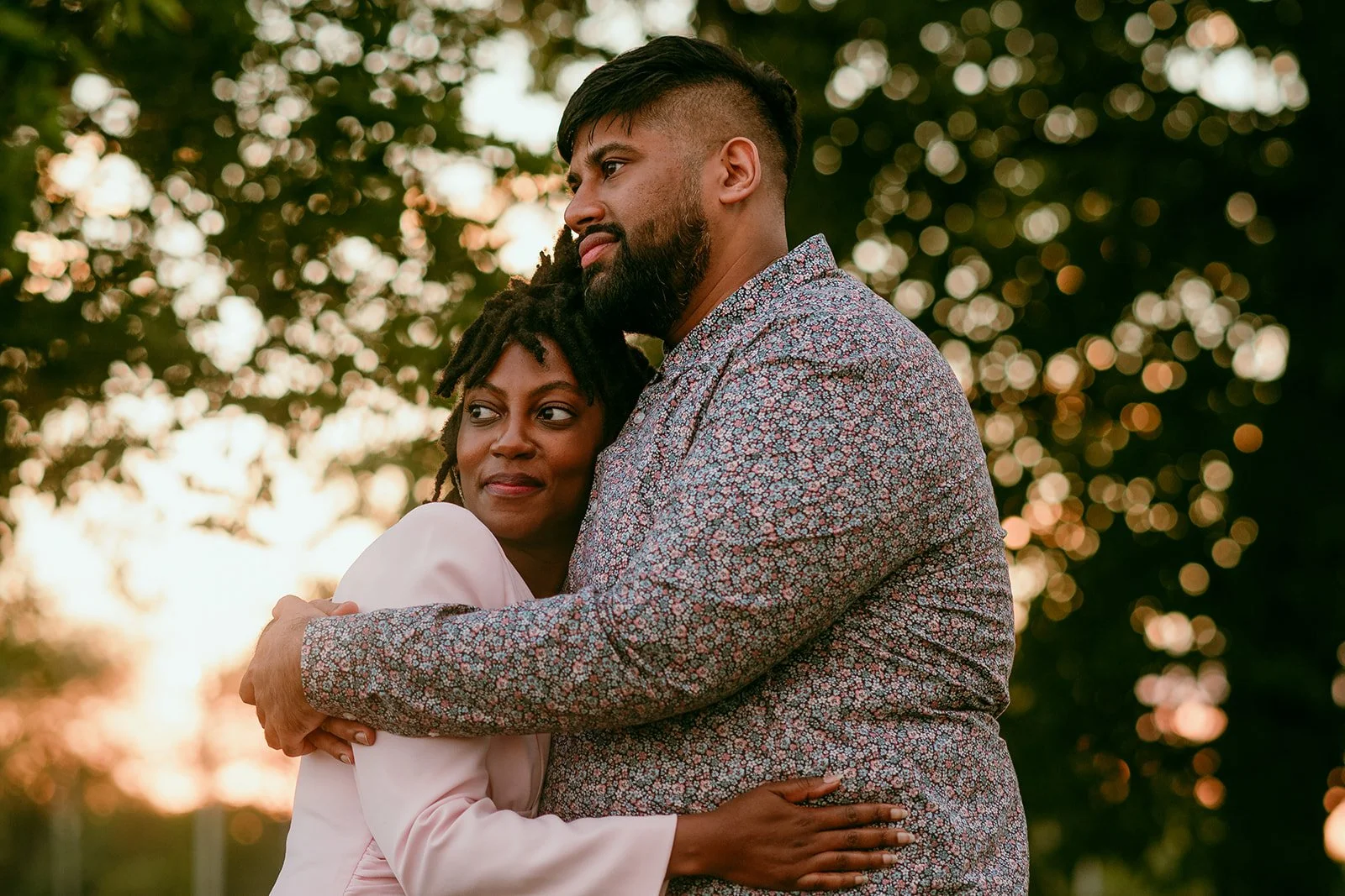 chicago-wedding-photographer-engagement-session-at-lakefront-10.jpg