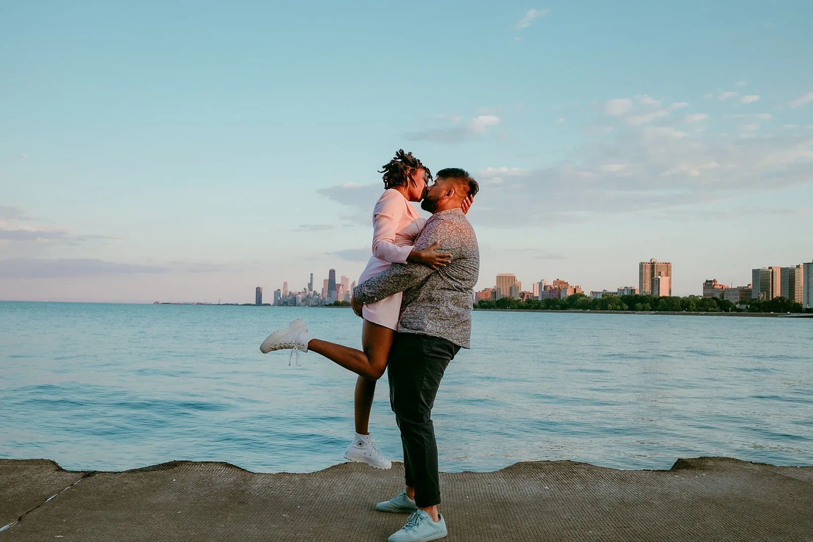 chicago-wedding-photographer-engagement-session-at-lakefront-9.jpg