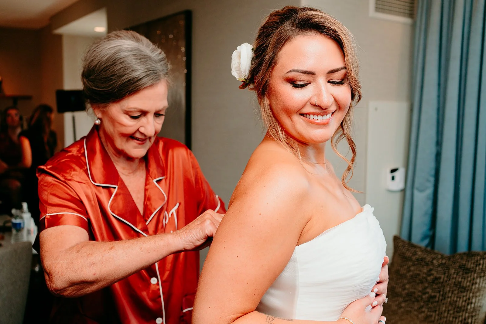 chicago-wedding-photographer-party-wedding-at-trigger-15.jpg