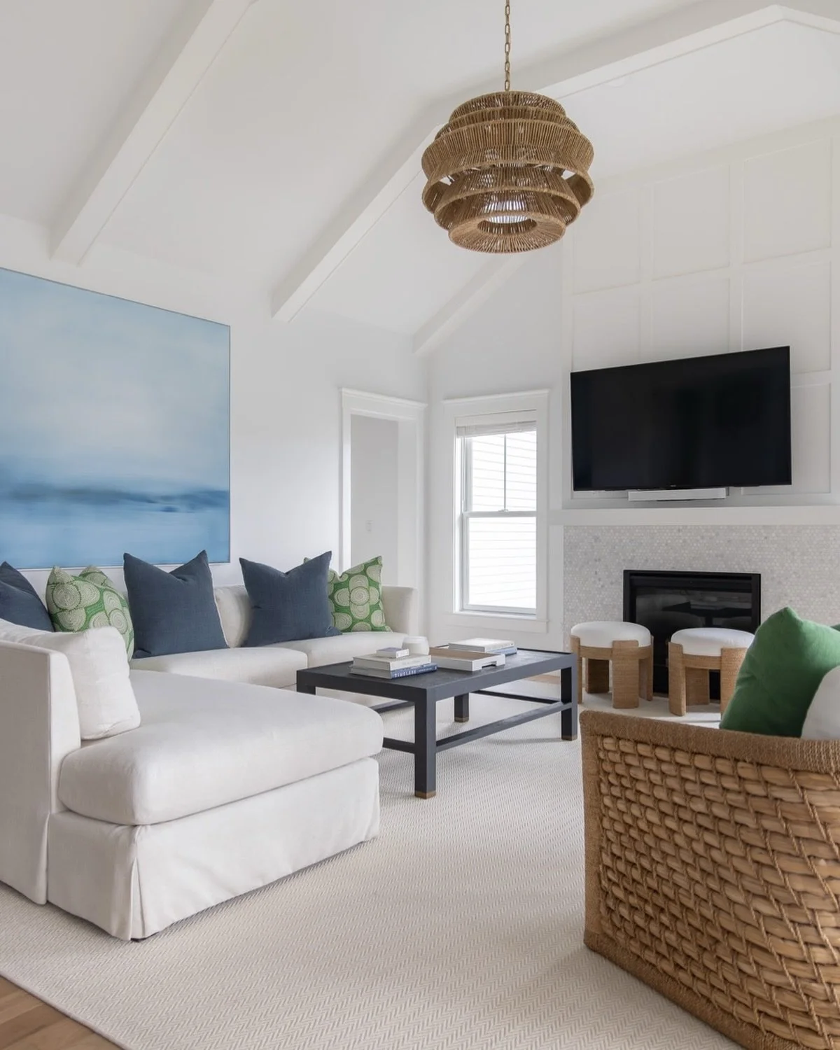 Easy living 

Interior Design and artwork  @Wendyhcallahan
Design Assistance @emilyfee.interiors 
Builder @whitmanhomes 
Photography @marinaporl