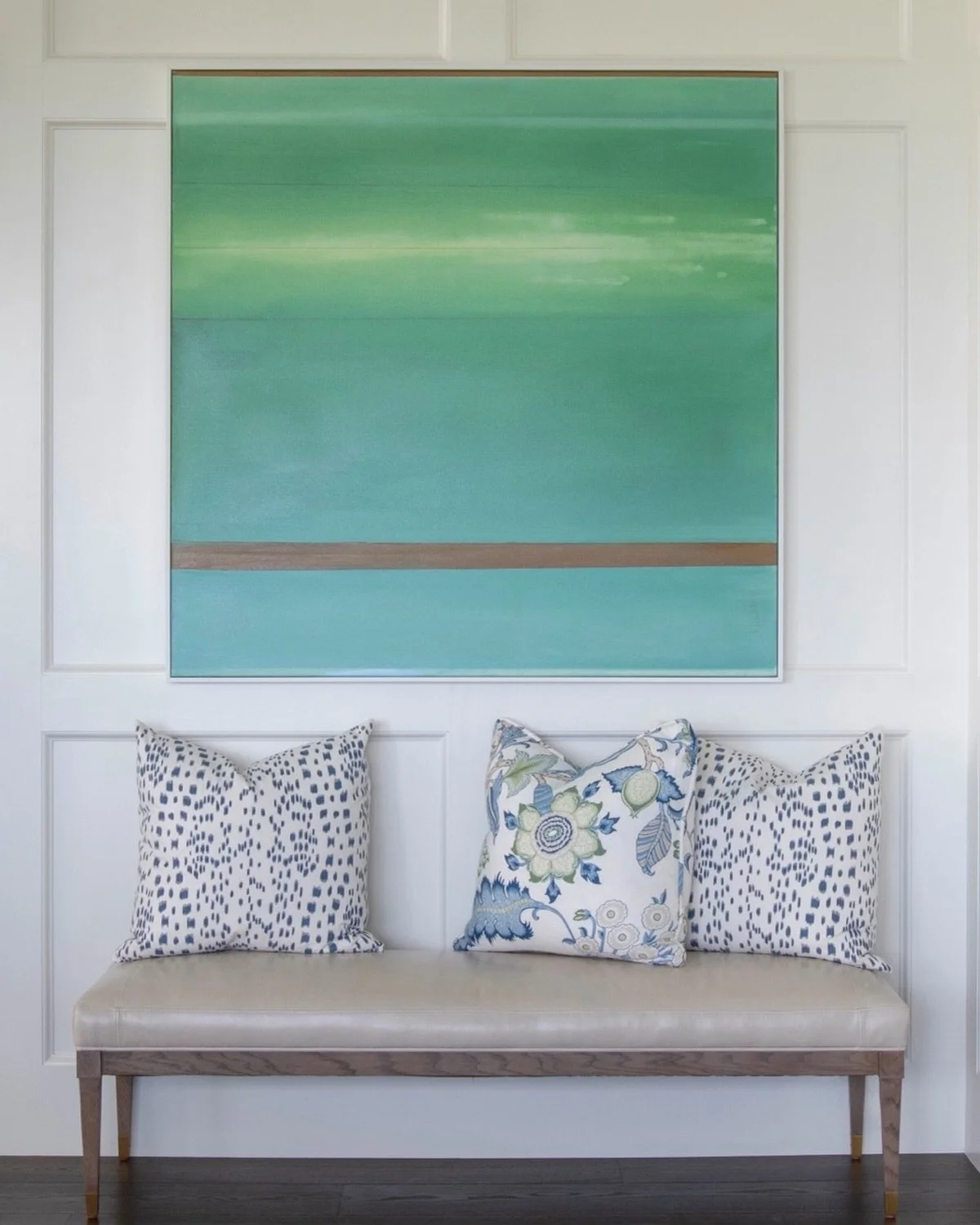 It's all about the green today! 🍀

Interior Design @wendyhcallahan 
Design Assistance @emilyfee.interiors 
Artwork @wendyhcallahan