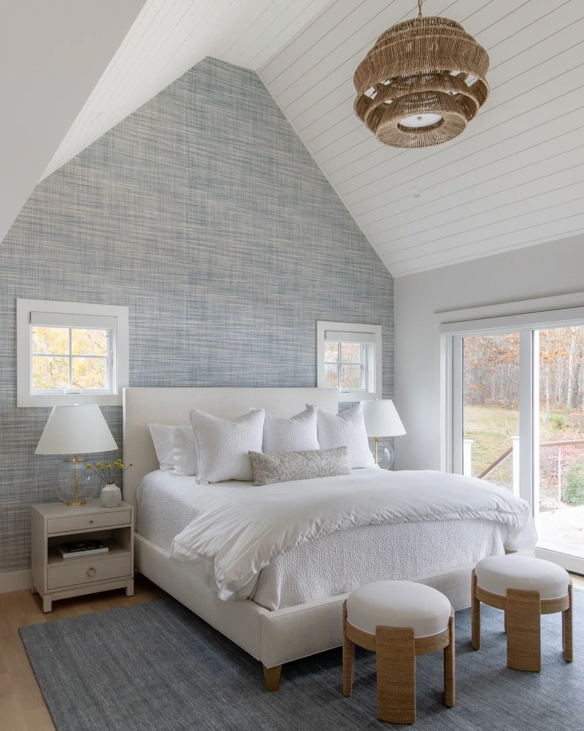 Love a vaulted ceiling in a bedroom!