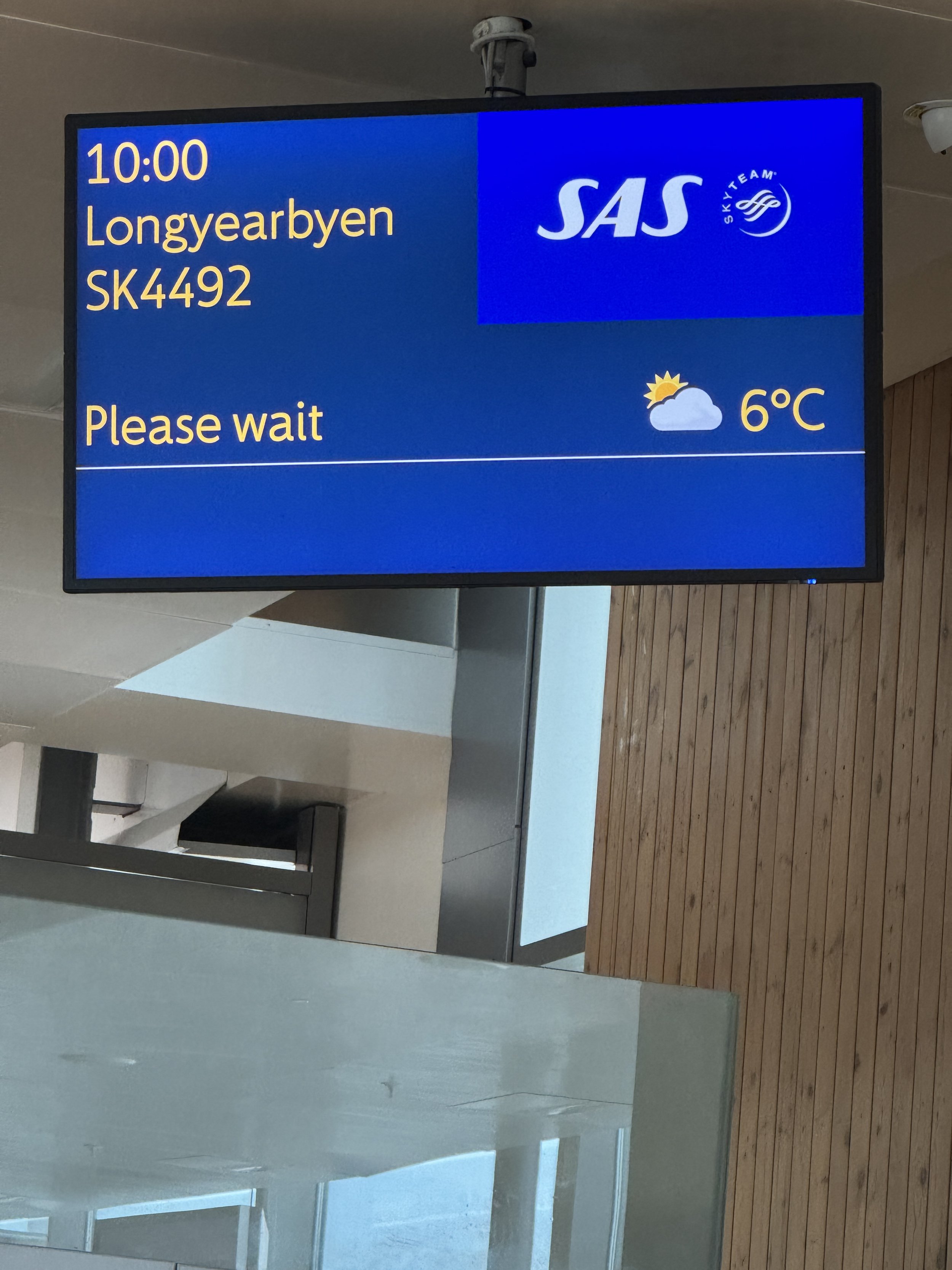 Departure board, Oslo. Ten o'clock. Six degrees at the other end.