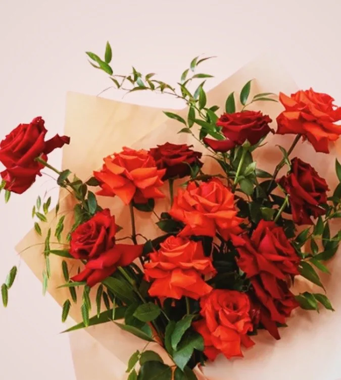 Venus - Mixed Red Roses