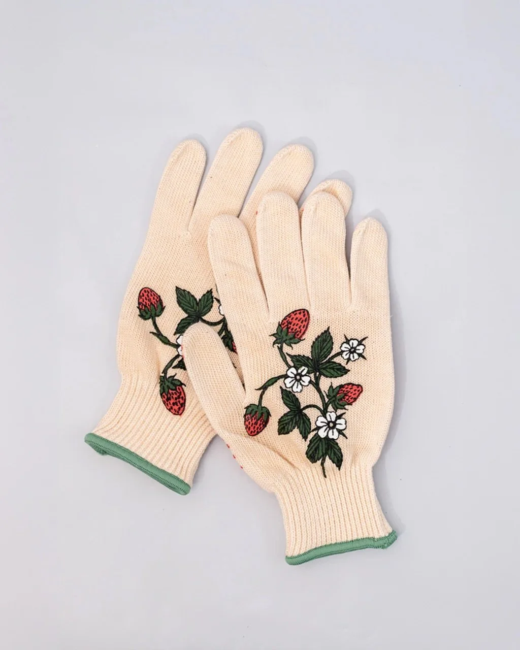 252047-WEB-gardening-gloves-strawberry-03.jpeg