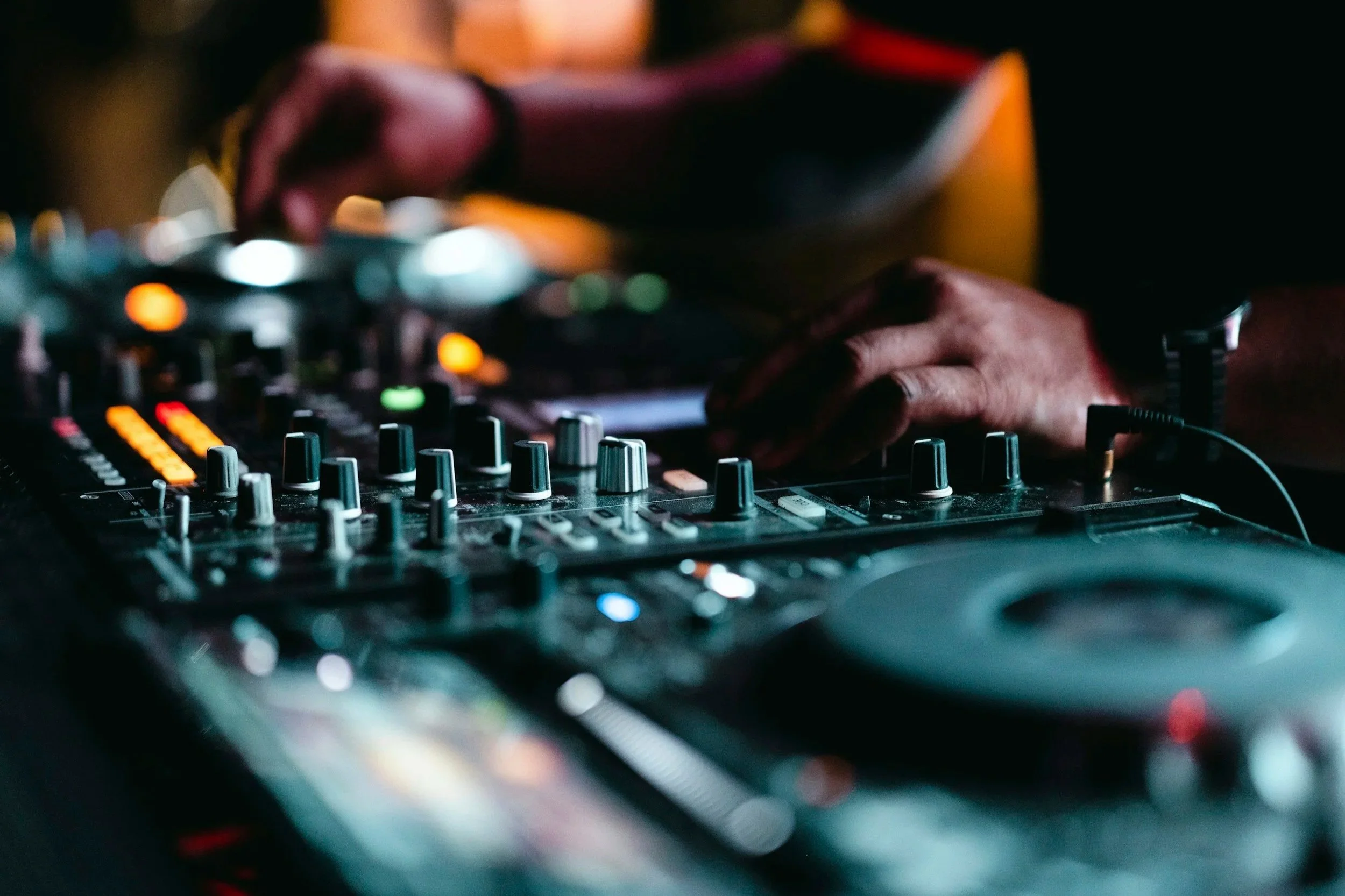 How to Choose the Right DJ Services