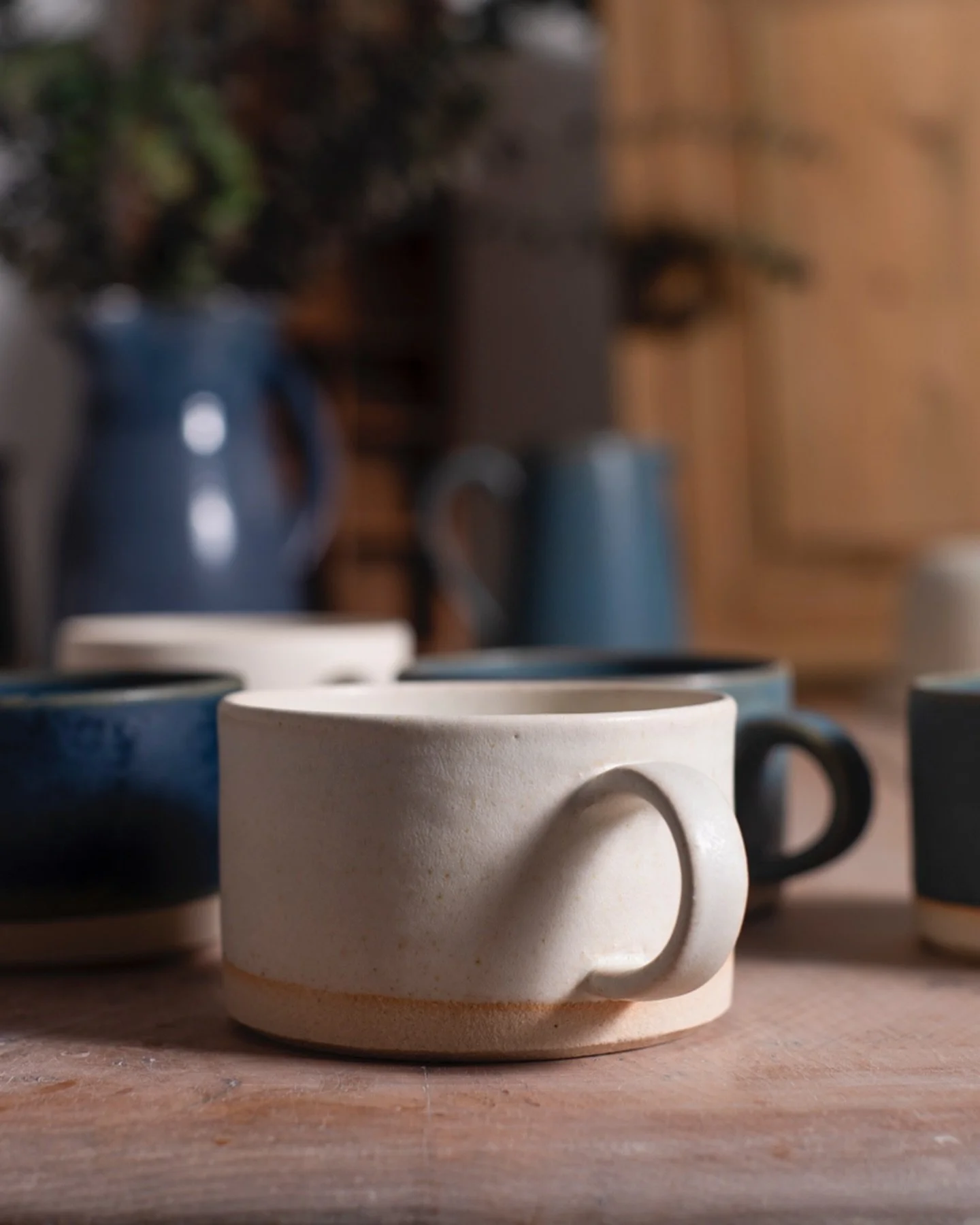 It was a busy weekend with an art trail and the tobacco factory market. Back in the studio throwing lots of my Parisian cups this week. 

Cups have an extra element to them which are the handles which need to be attached after the cup has been turned