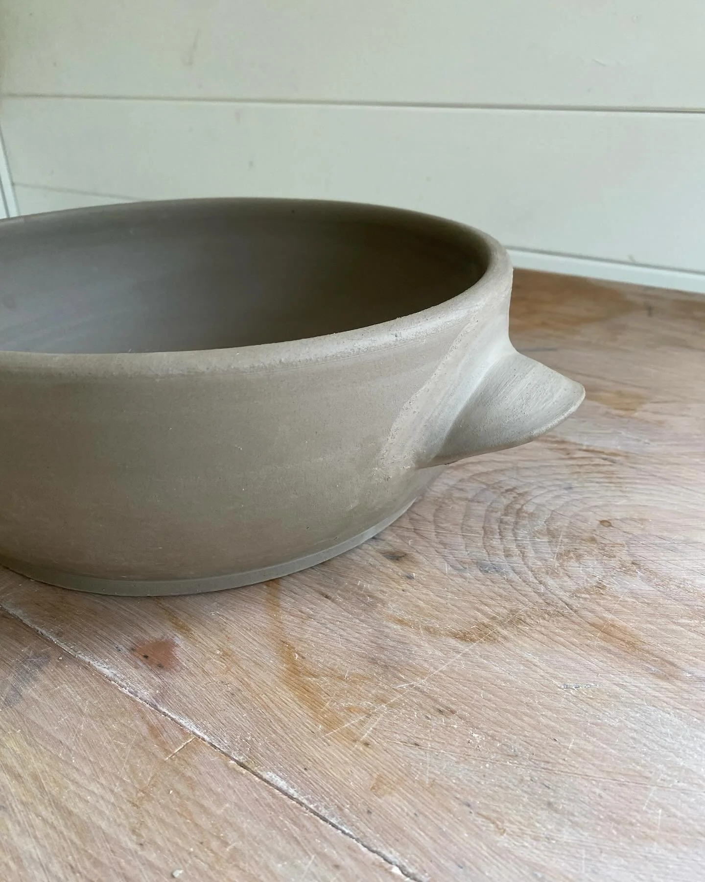 I&rsquo;ve been trying out a new baking/serving dish design. A large deep bowl with handles. Perfect for delicious meals that need to be cooked in the oven&hellip; these are perfect from oven to table! I tested it last night with friends and cooked a