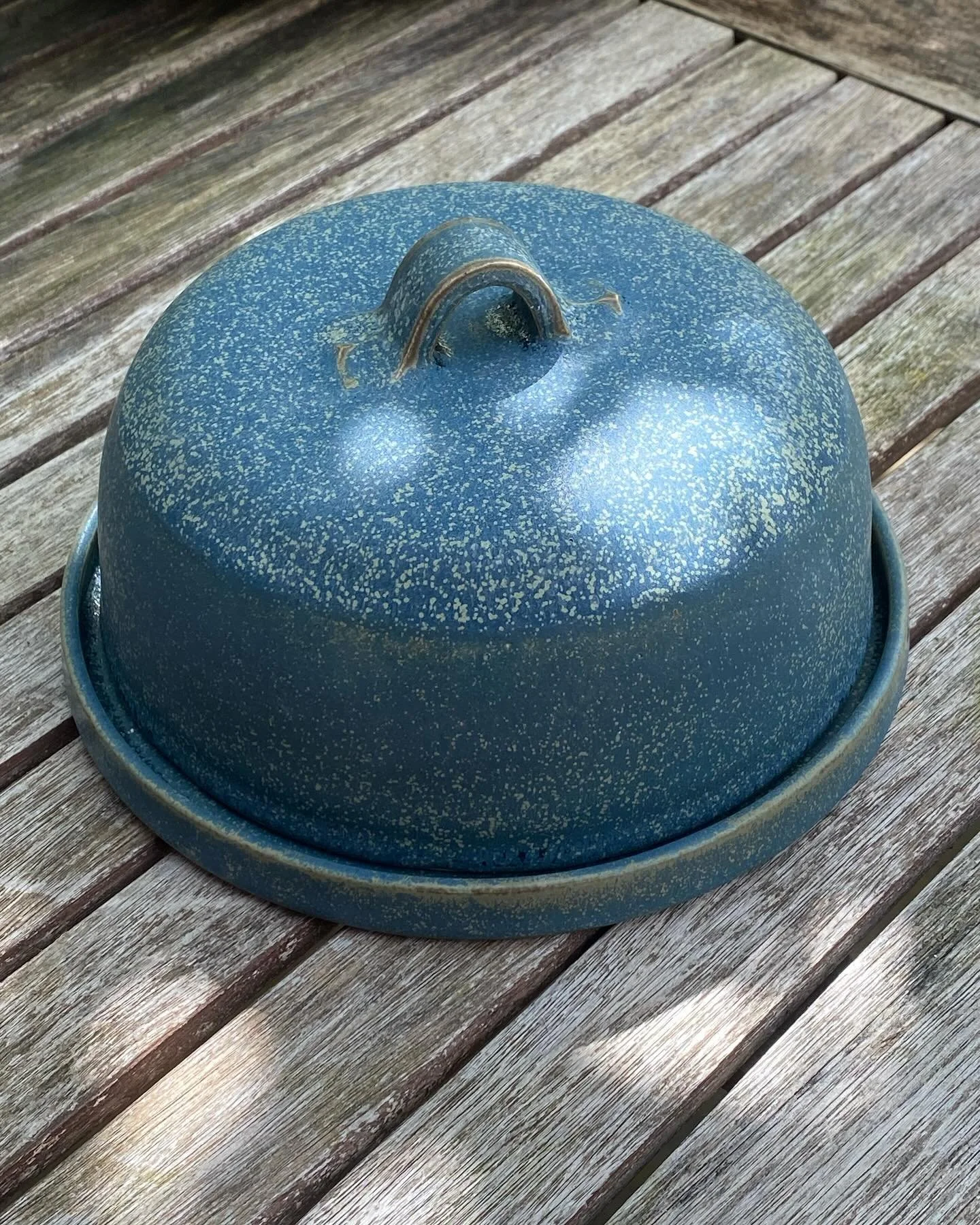 I do love my butterdishes! Mine lives on the kitchen table permanently. They&rsquo;re the perfect size for a full pat of butter, so you never loose the corners. The stoneware also keeps the butter at a really good temperature so it&rsquo;s always the