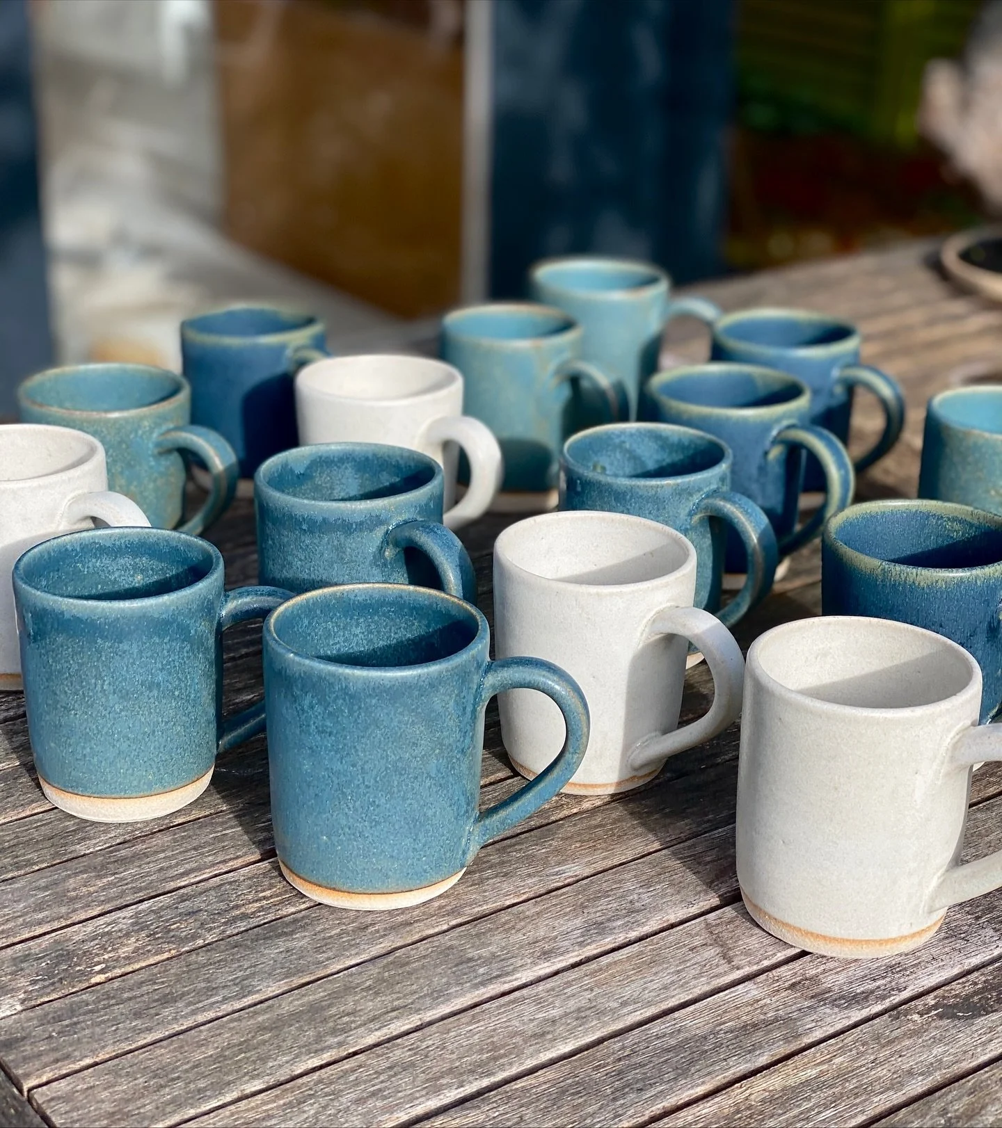 I&rsquo;ve introduced a new cup to my collection. It&rsquo;s based on my beakers. These are the same size as a beaker however I&rsquo;ve softened the base adding a slight curve and handle. So many people have been asking if I do &lsquo;beakers with h