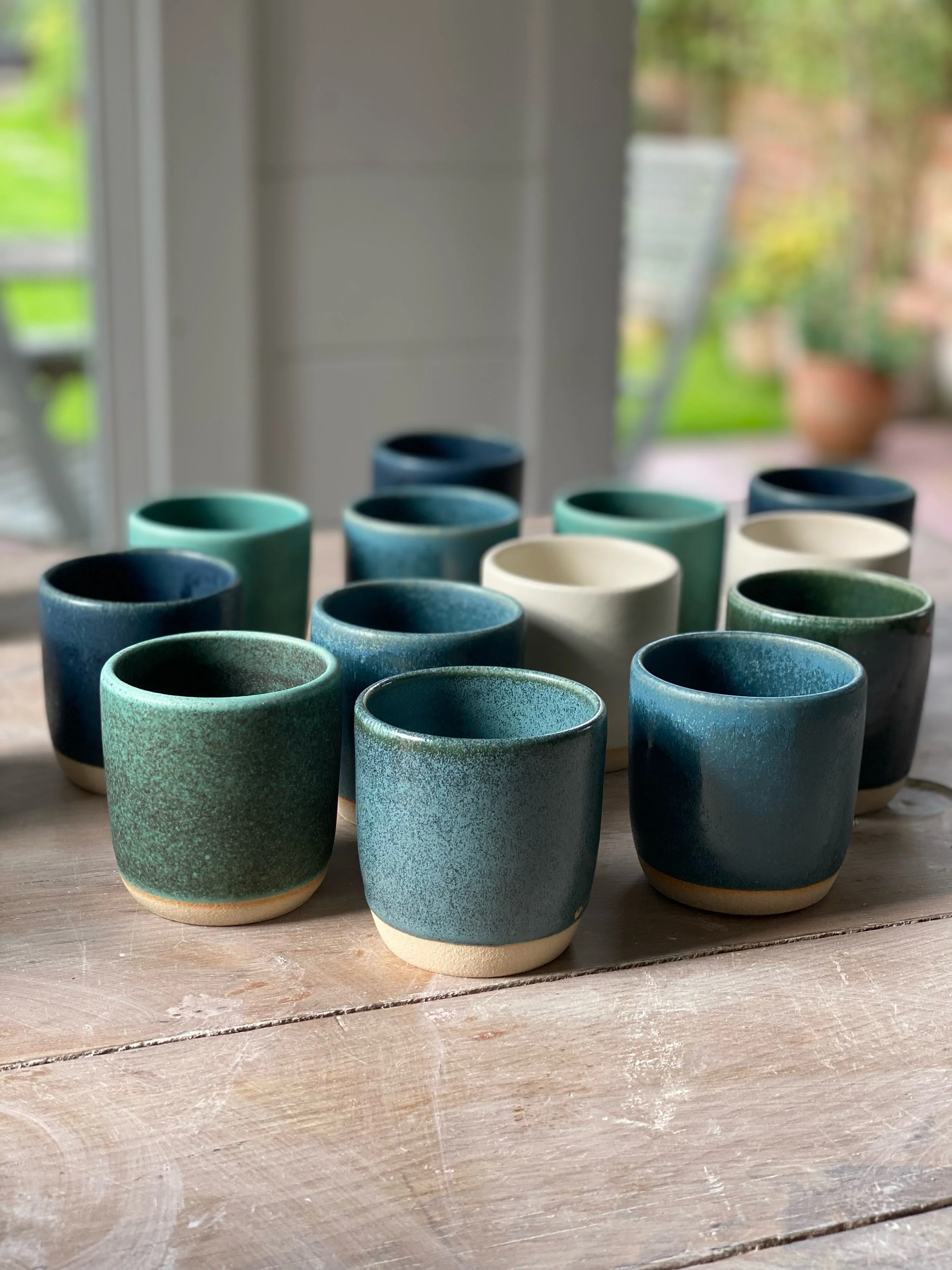 Hot out the kiln&hellip; lots of slightly smaller rounder beakers in some new glazes. Loving them all but I definitely have a favourite, do you?
The second photo shows the difference to a glaze and size of a pot depending on where it is in the kiln. 