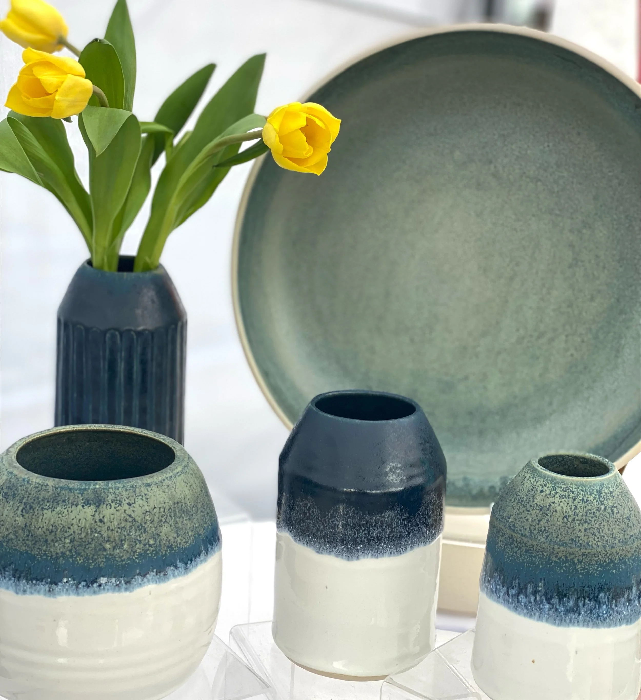 @thefromeindependent today and the place is buzzing! 

Happy Sunday folks, let&rsquo;s keep doing the rain dance as so far it stayed away&hellip;! 

#sundaymarket #bristolpotter #instapotter #pottery #ceramics