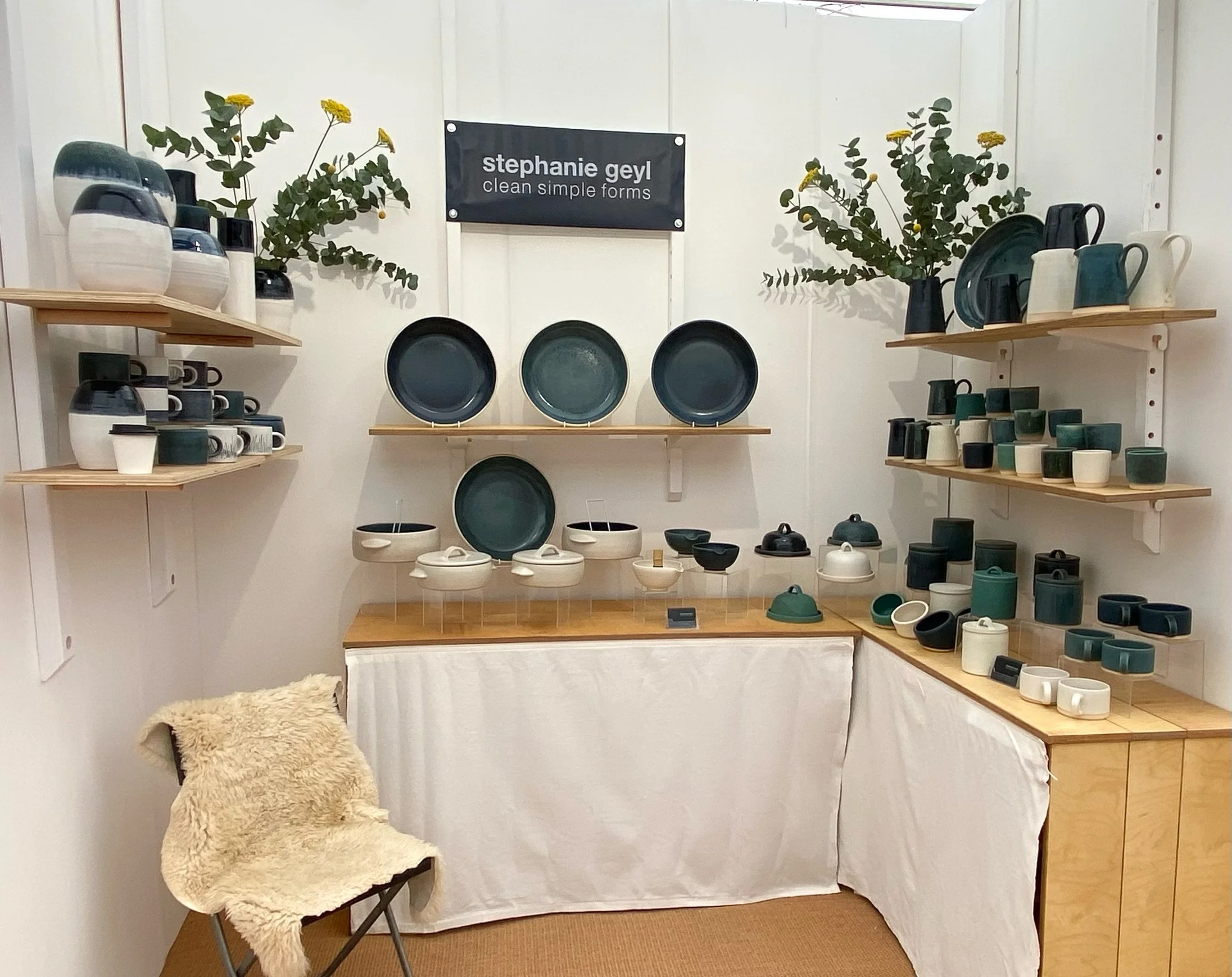 I spent yesterday setting up for the 22nd Bovey Tracey @craftfestival and I can&rsquo;t wait for today to start properly. I&rsquo;m sure to tweak my stand a bit more when I get in this morning but this is how it looked last night.

Wandering round at