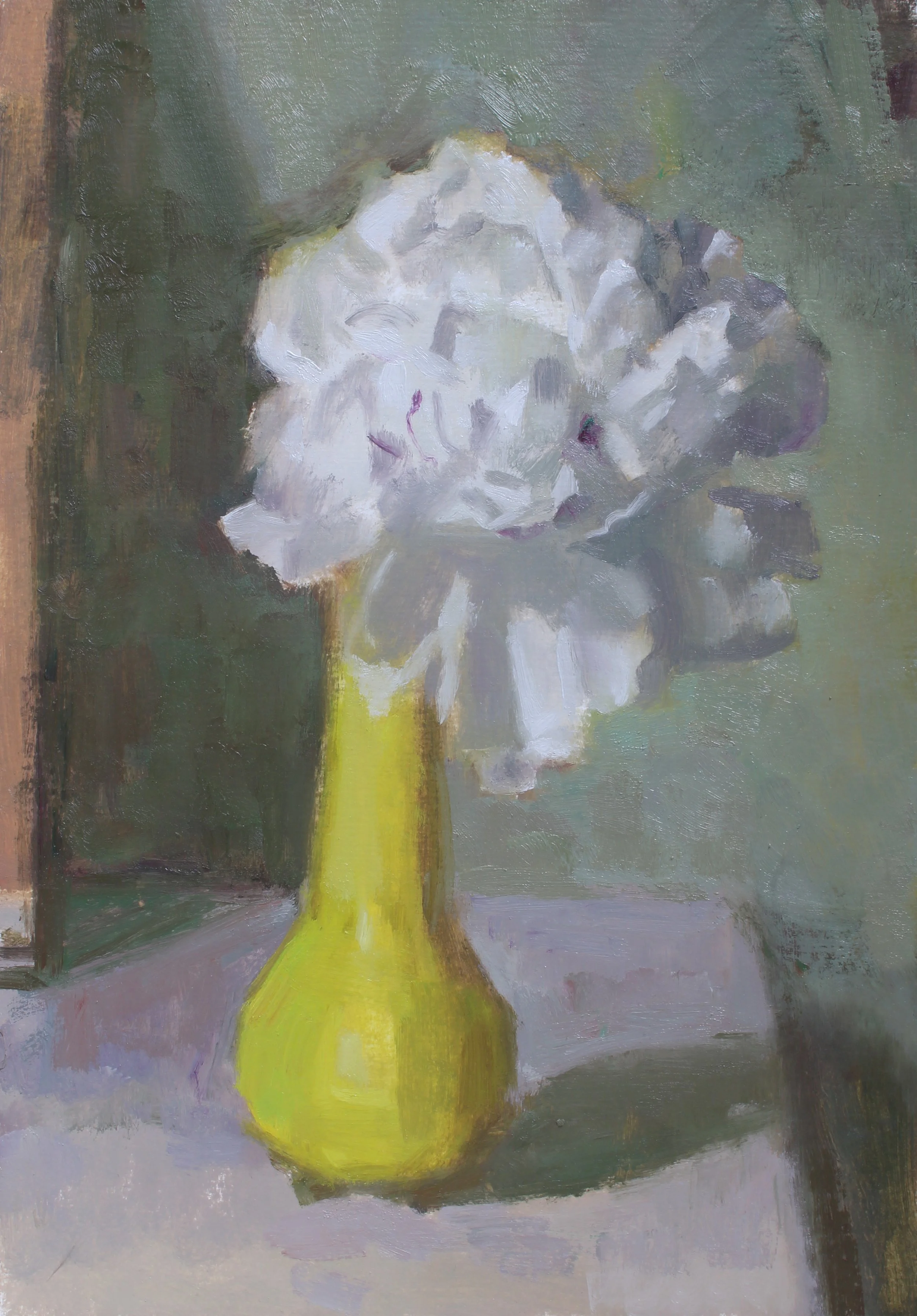 hvit pion i gul vase.jpg
