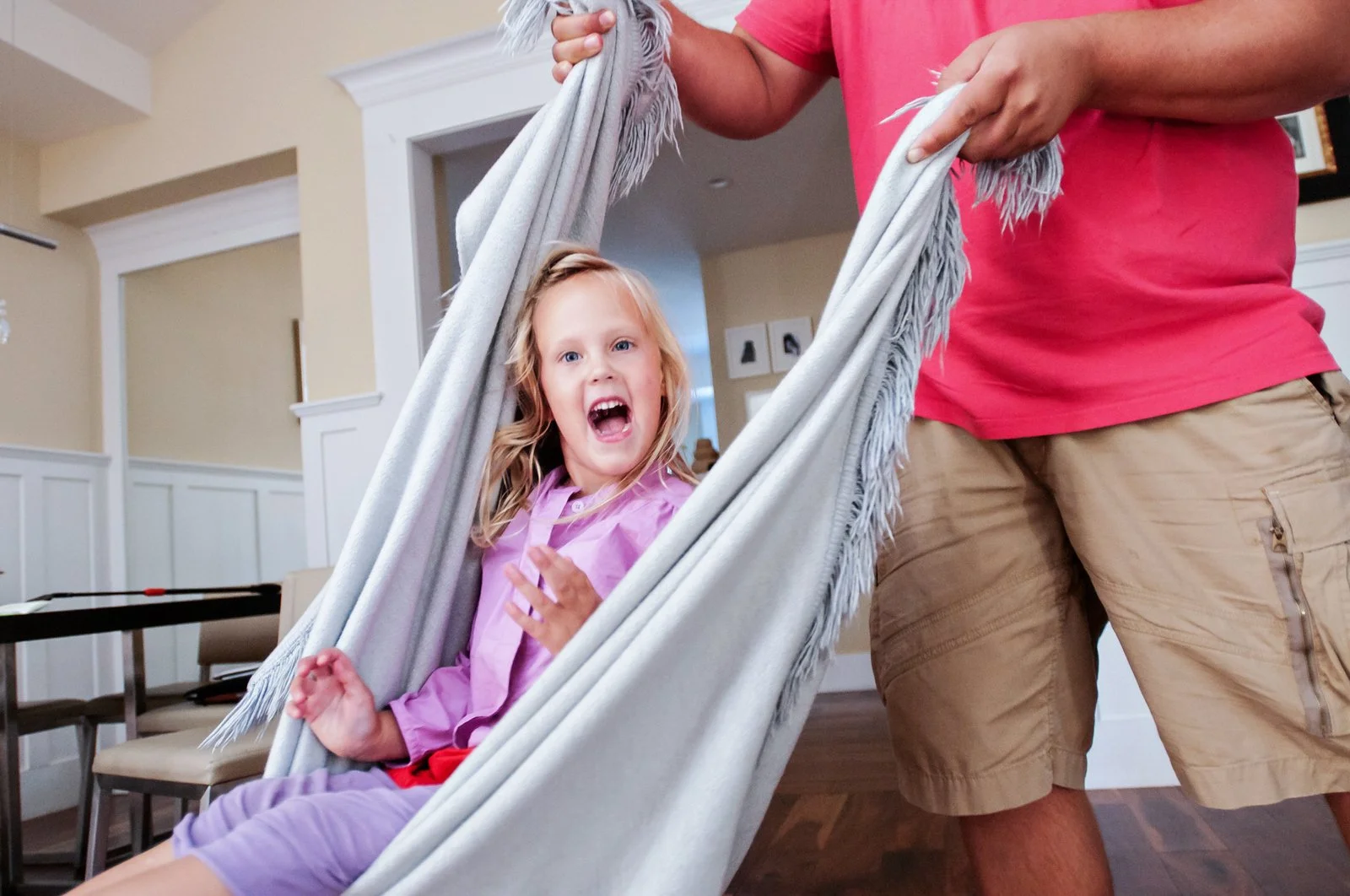 38-child-swinging-in-a-kids-photographer.jpg